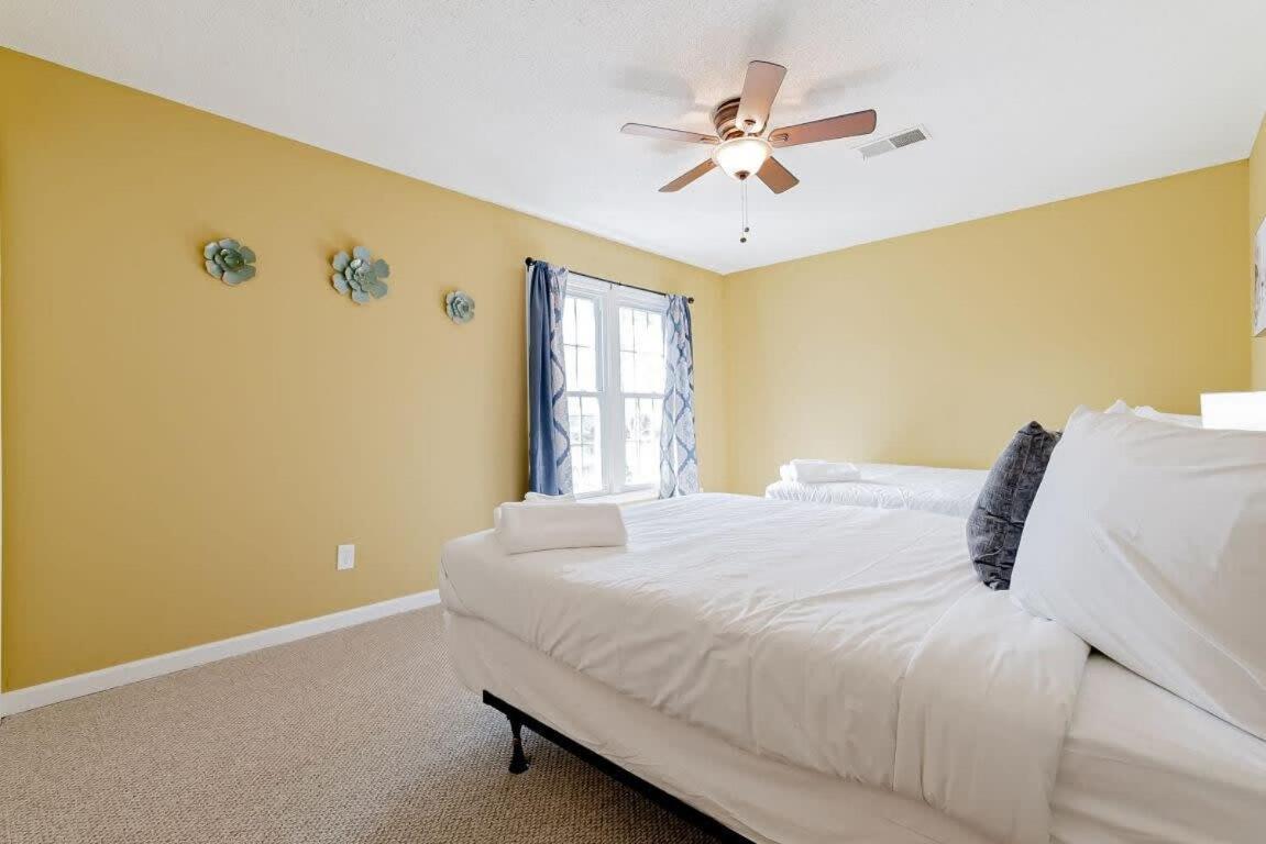 Family Room - Photo 40