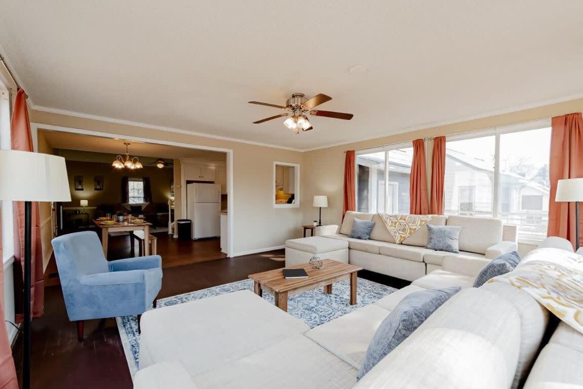 Family Room - Photo 41