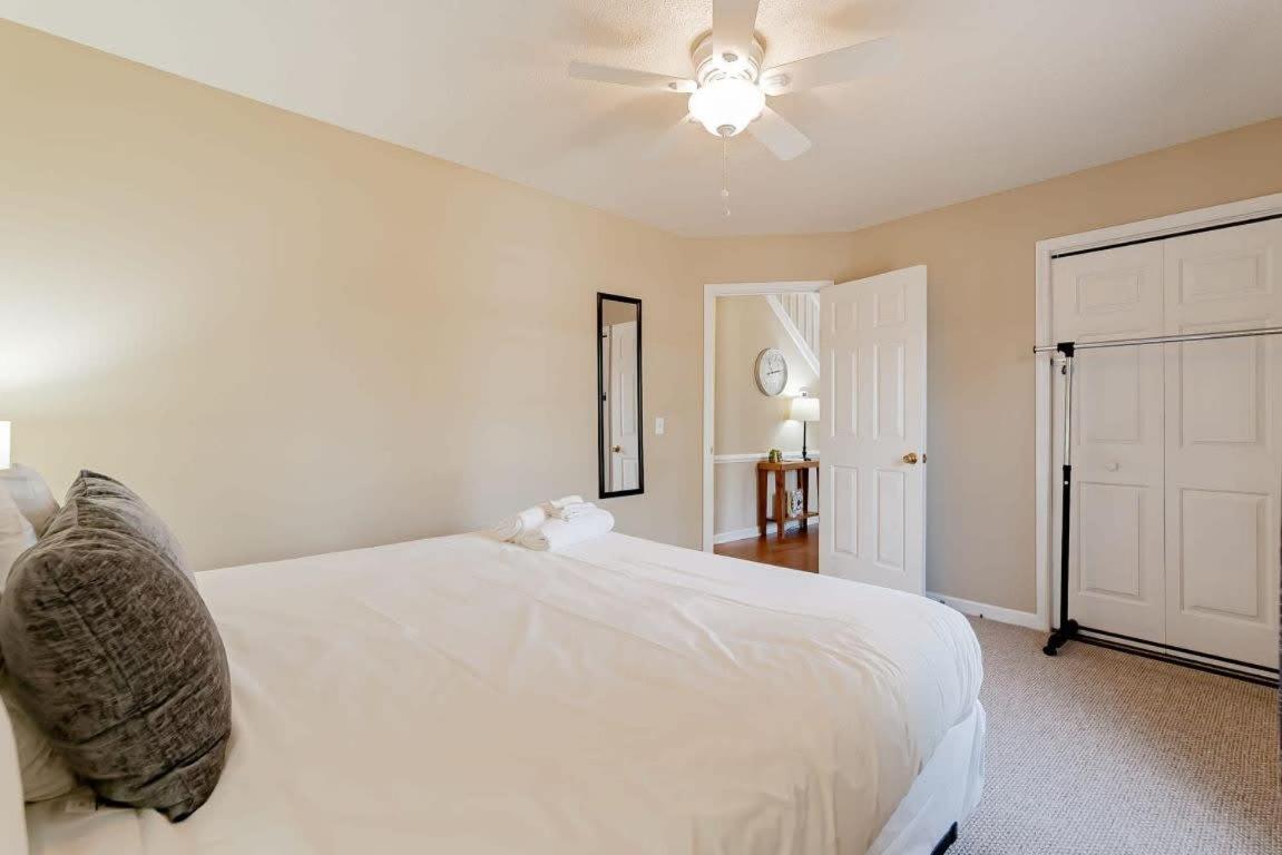 Family Room - Photo 42