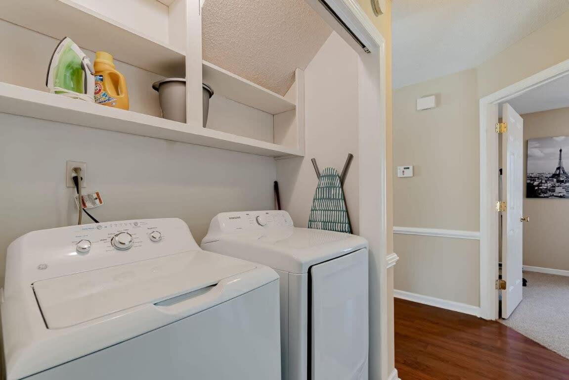 Family Room - Photo 43