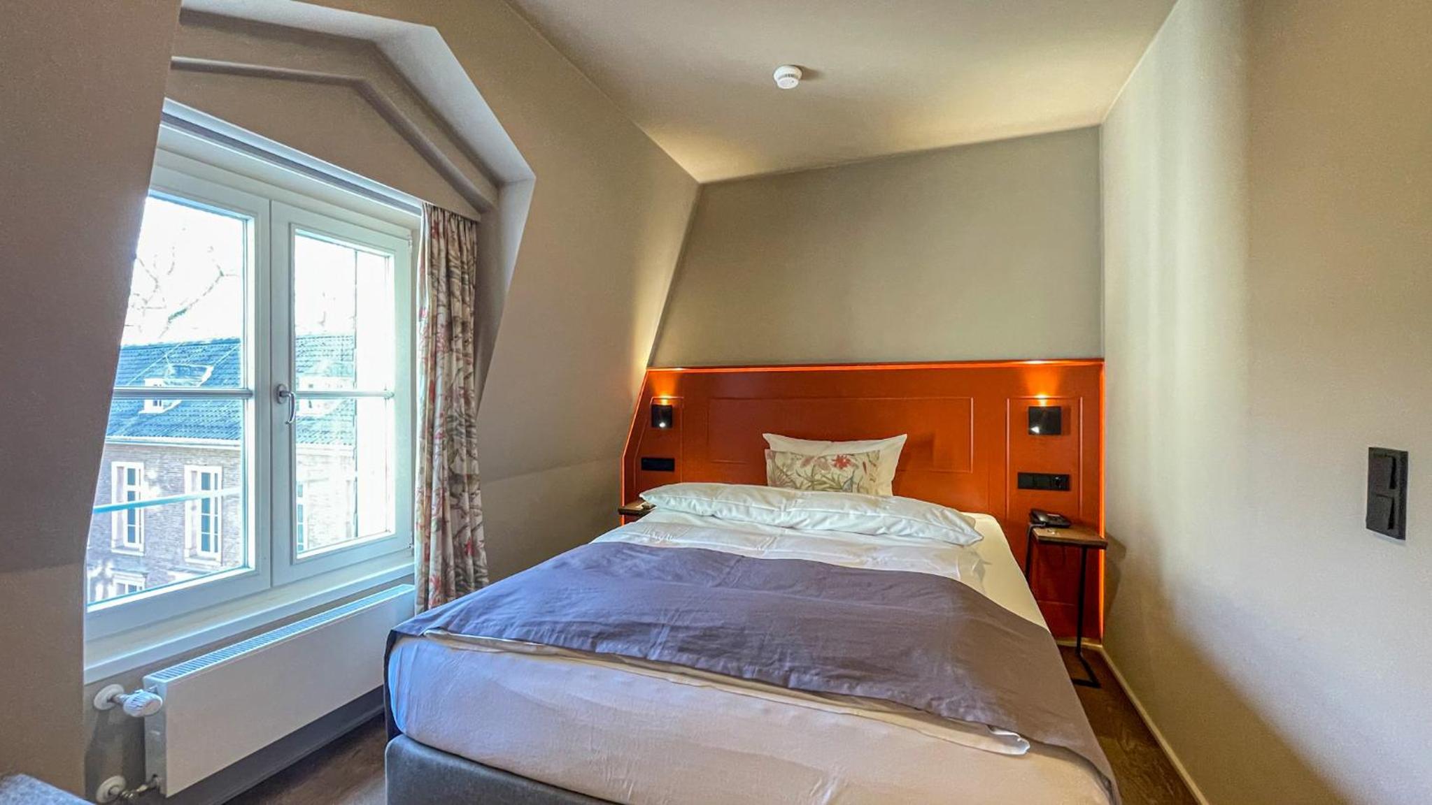 Small Superior Double Room with Queensize Bed - Photo 1