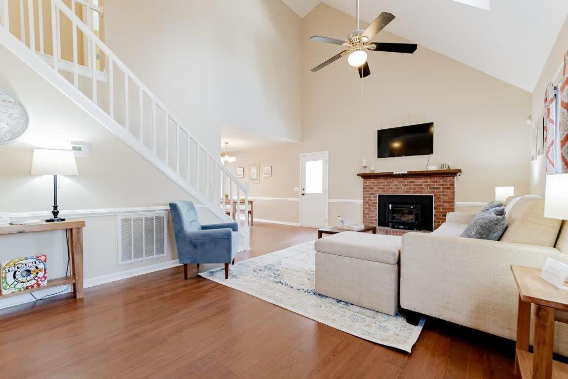 Family Room - Photo 48