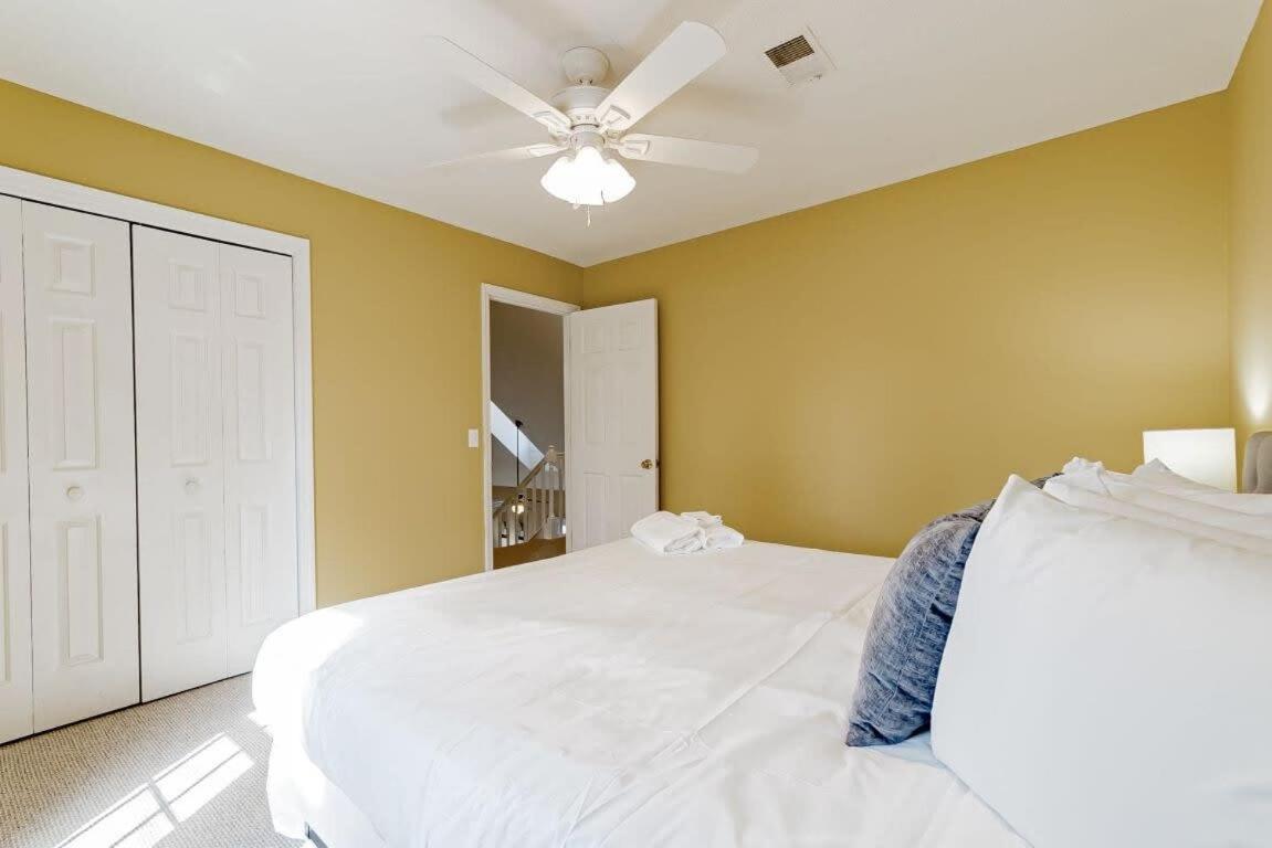 Family Room - Photo 2