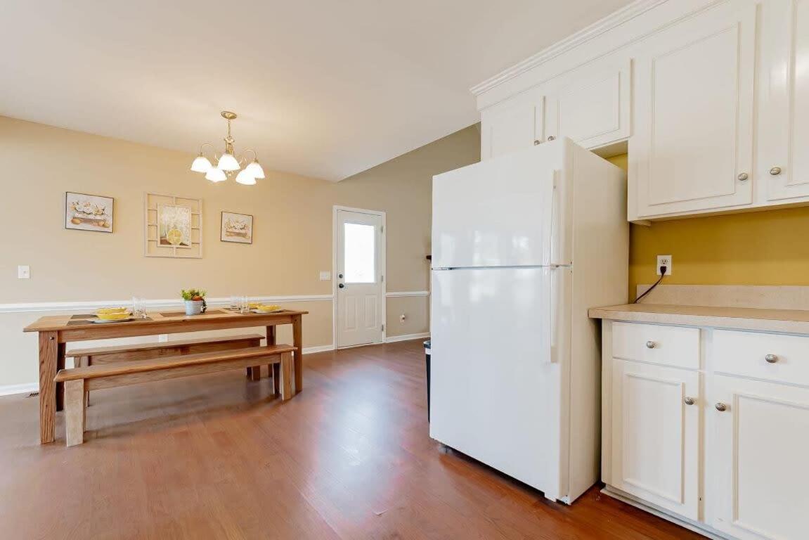 Family Room - Photo 3