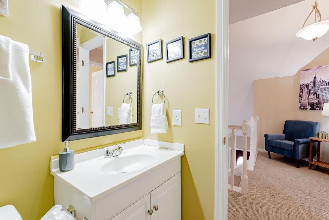 Family Room - Photo 5