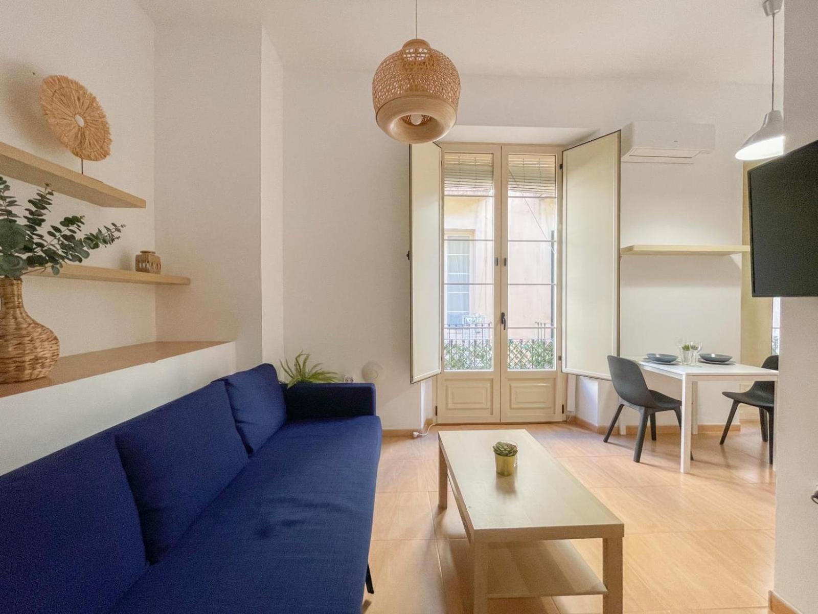 Apartamento con Balcón