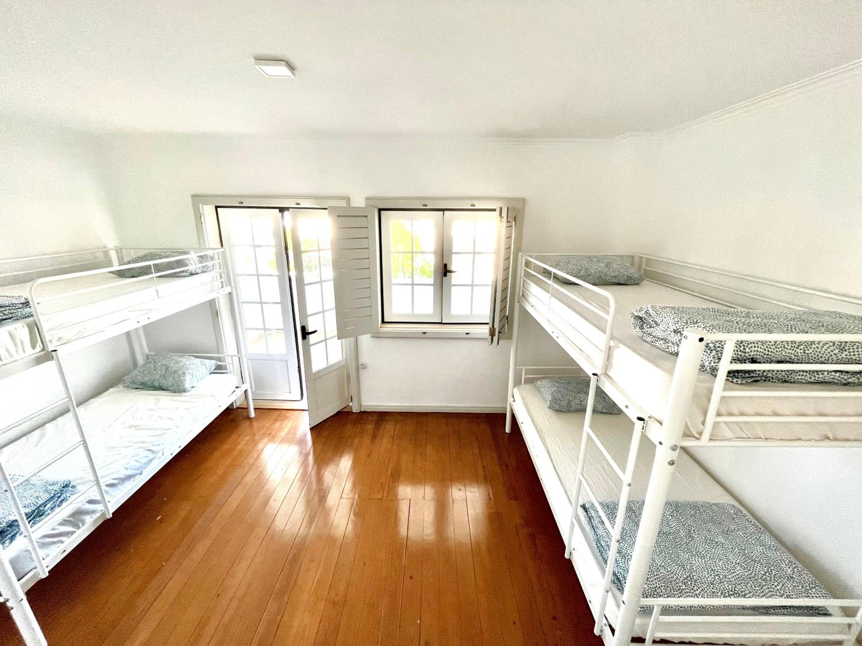 Bed in 4-Bed Mixed Dormitory Room photo 1