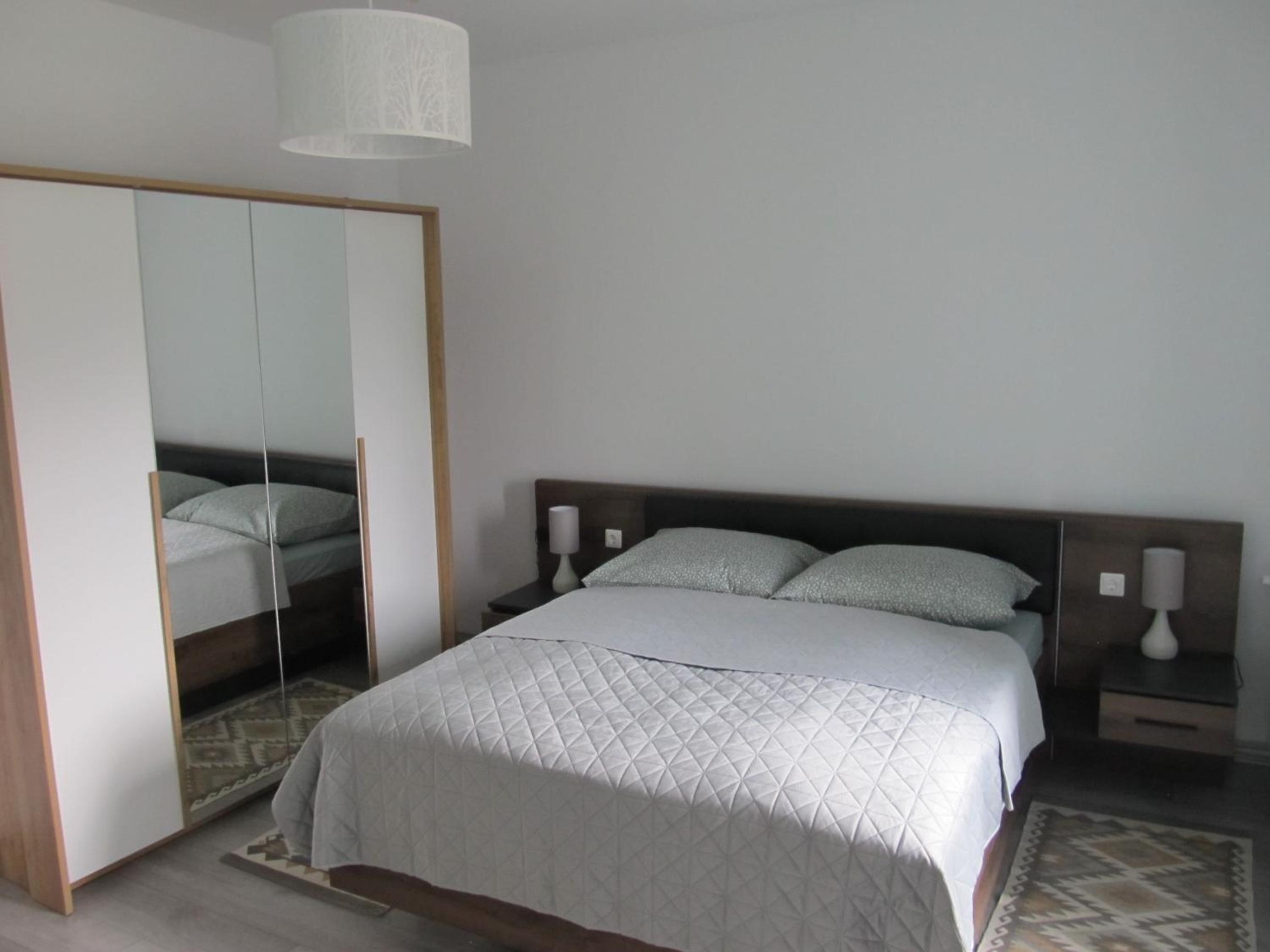 Apartment - Ground Floor - Photo 2