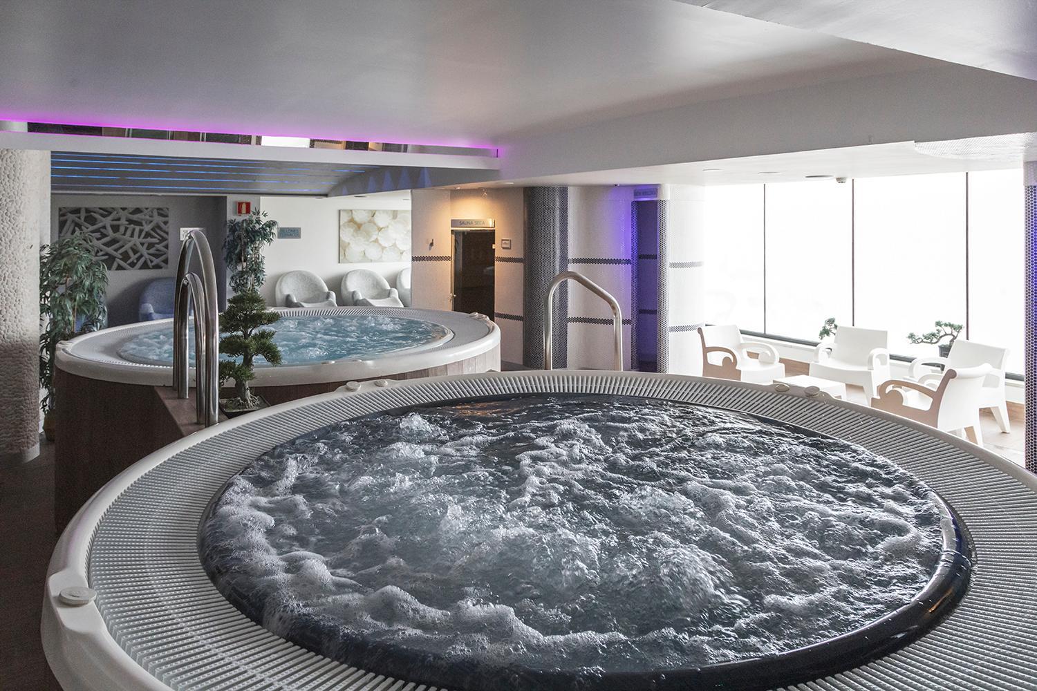 Double Room with Spa Access - Photo 6