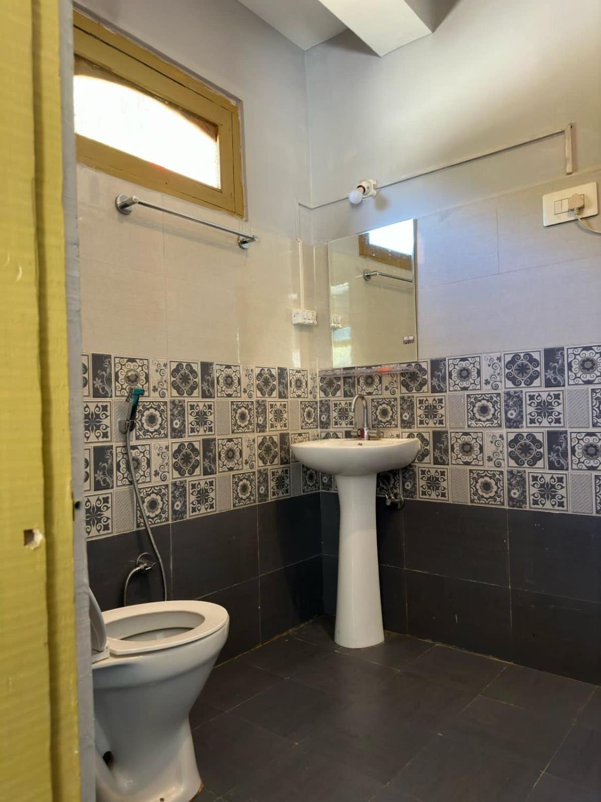 Deluxe Double Room with Balcony - Photo 4