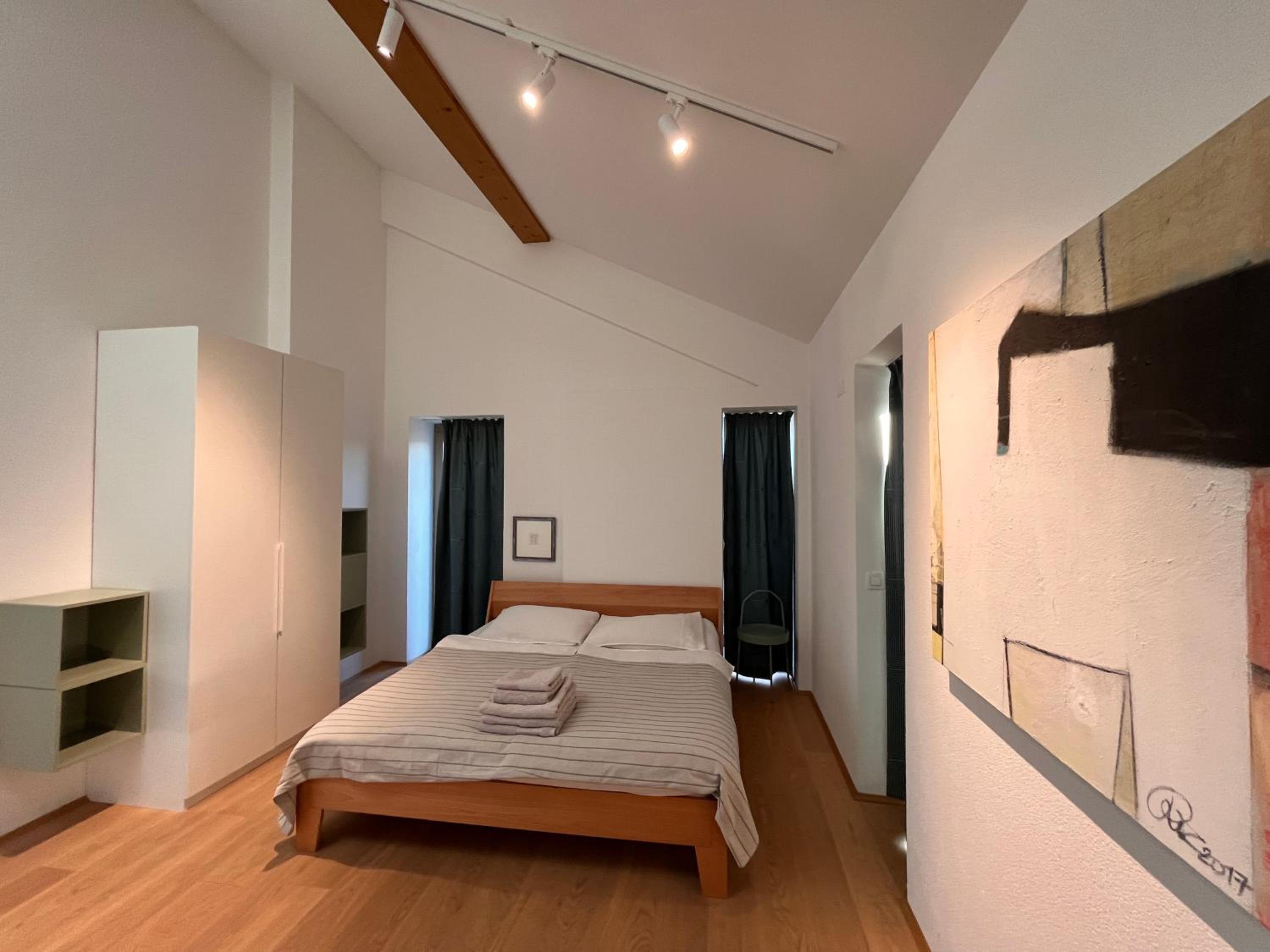 One-Bedroom Apartment - Photo 1