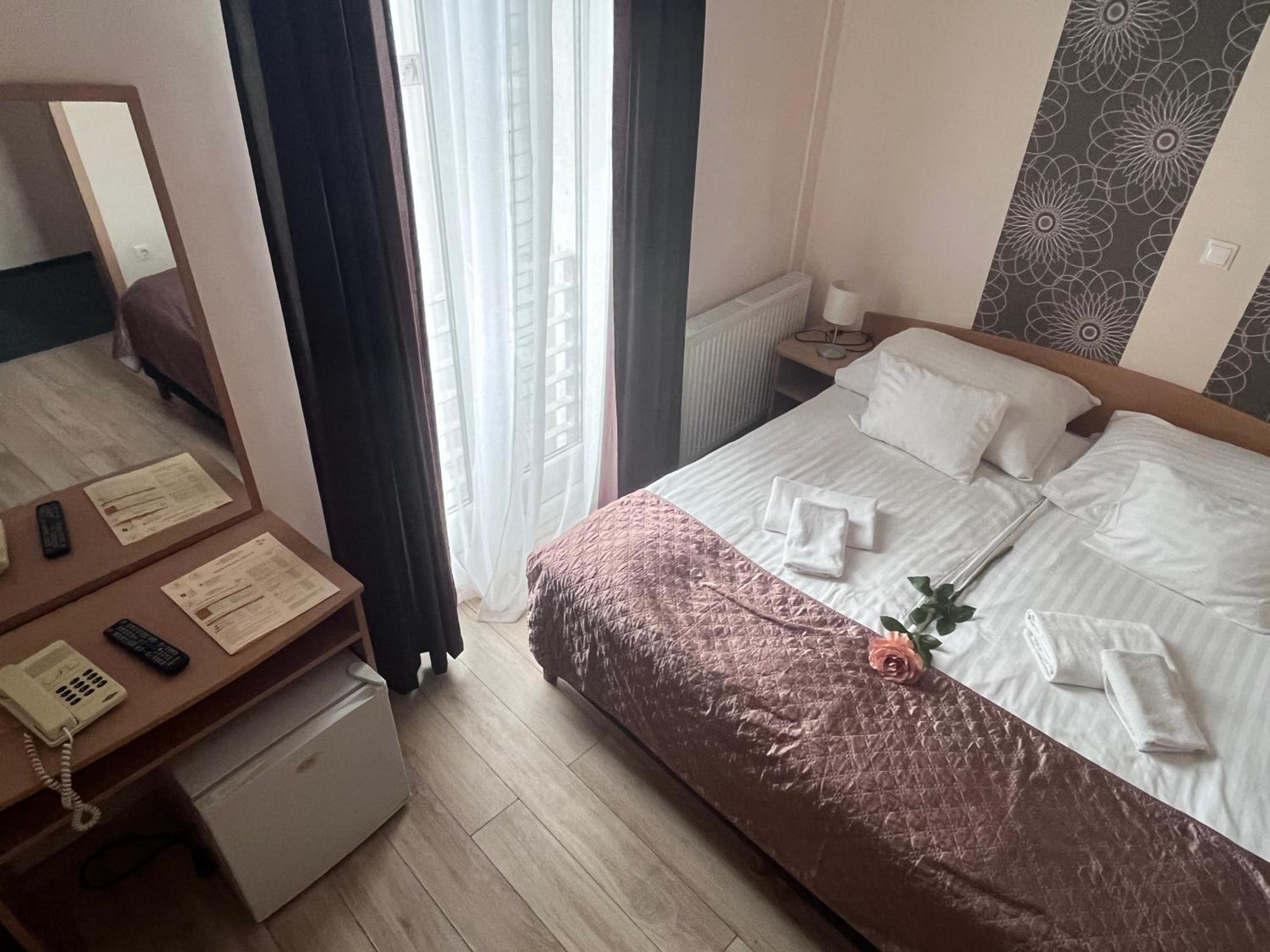 Standard Double or Twin Room - Photo 2