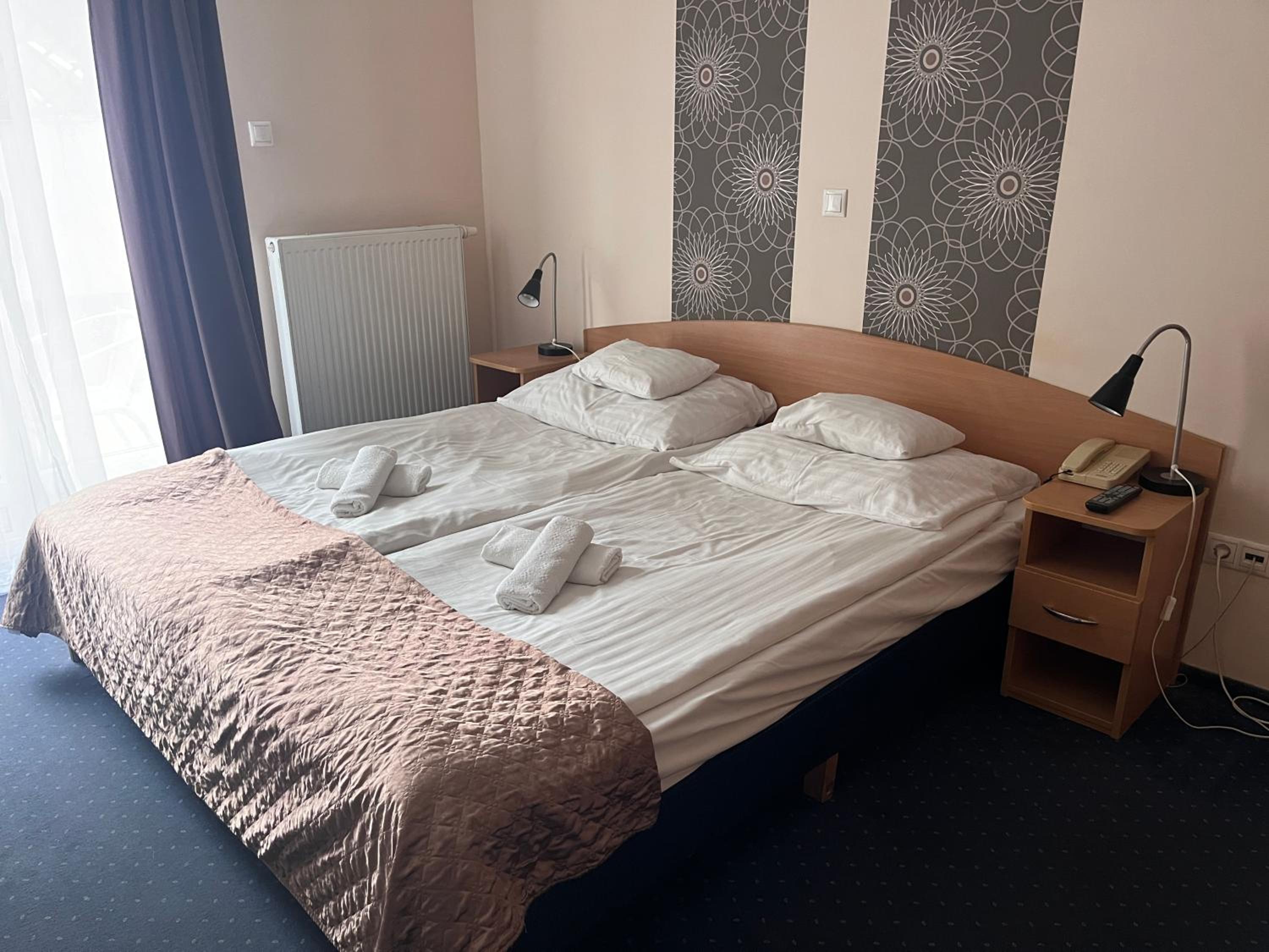 Standard Double or Twin Room - Photo 17