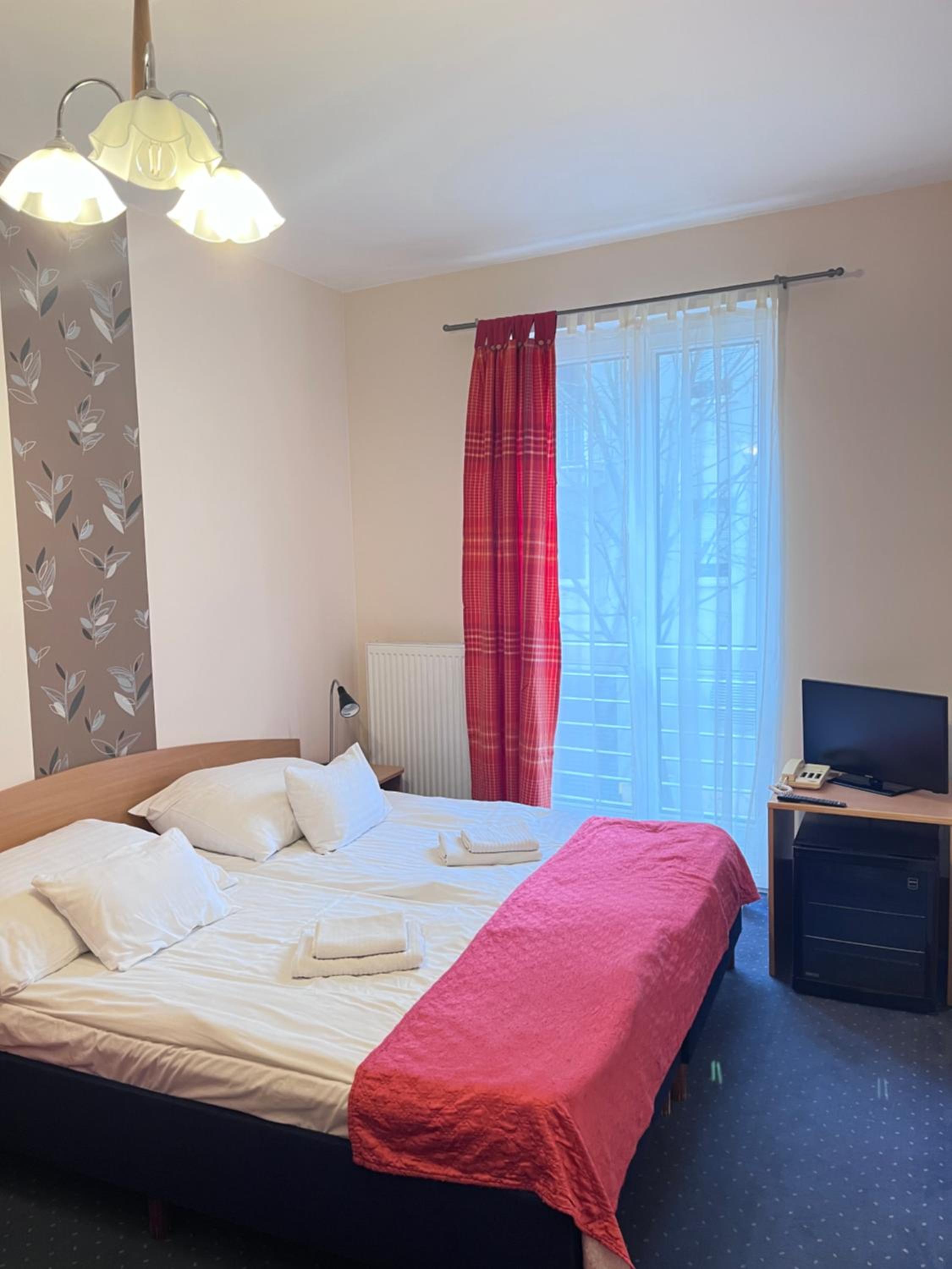 Standard Double or Twin Room - Photo 11
