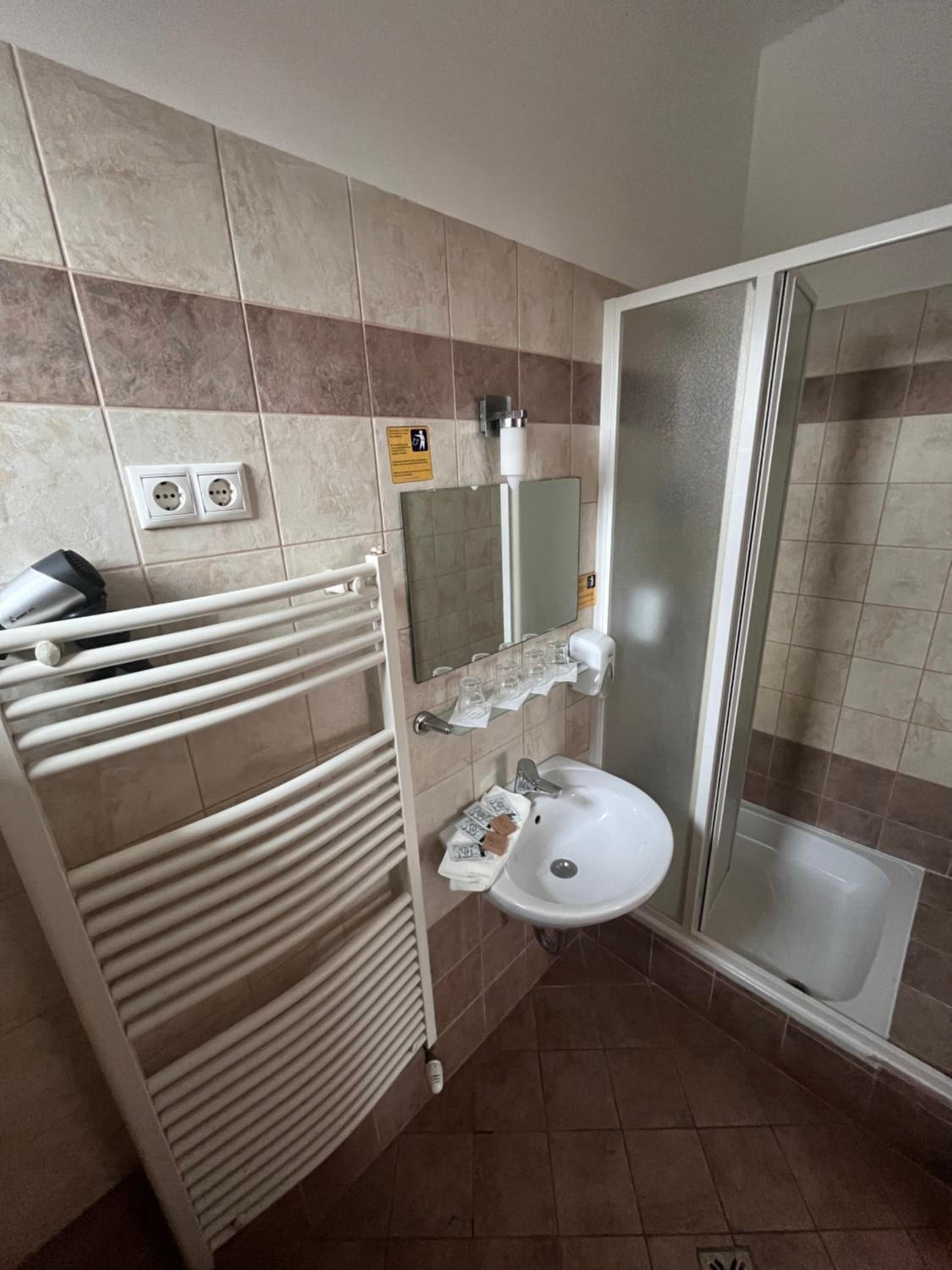 Standard Quadruple Room - Photo 3