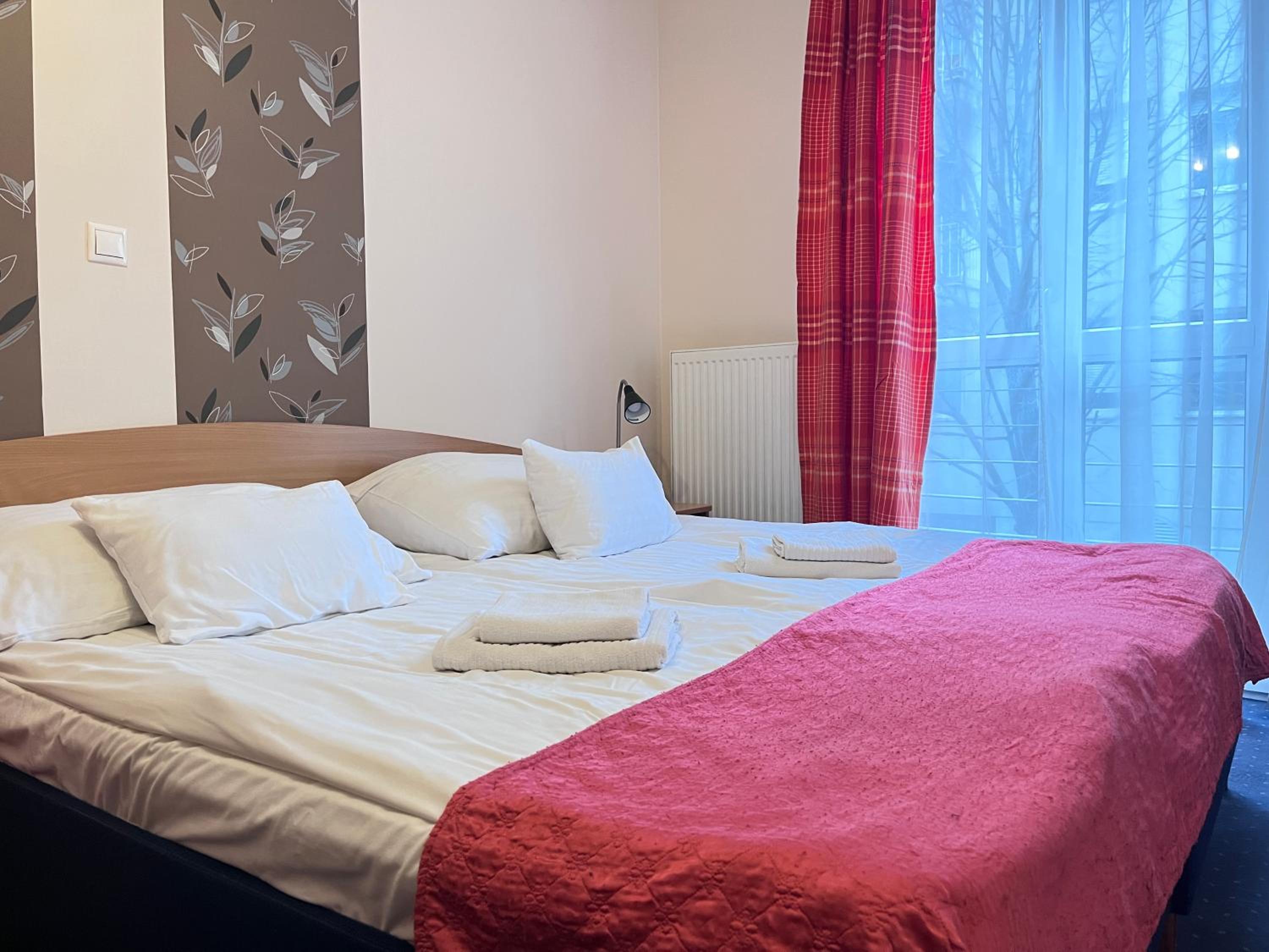 Standard Double or Twin Room - Photo 8