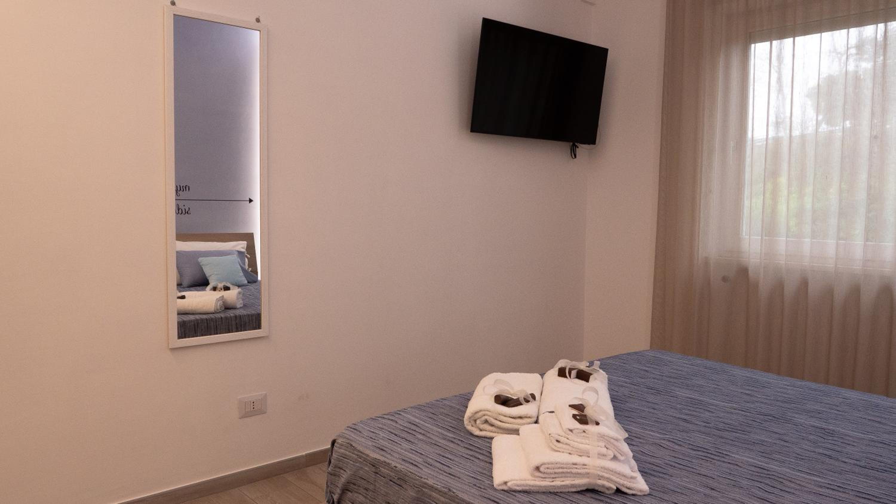 Deluxe Room (2 Adults + 1 Child) photo 3