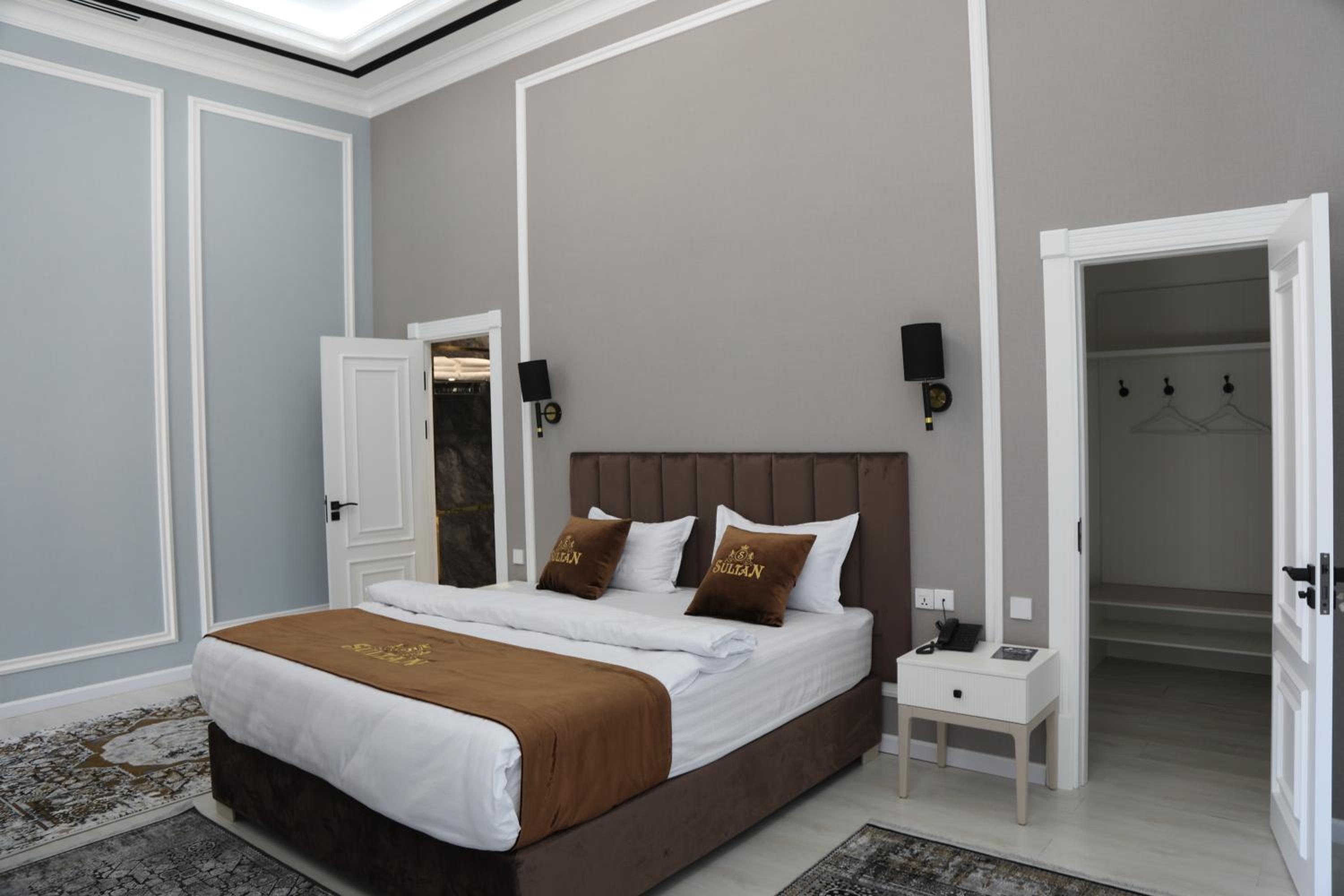 Deluxe King Room photo 3