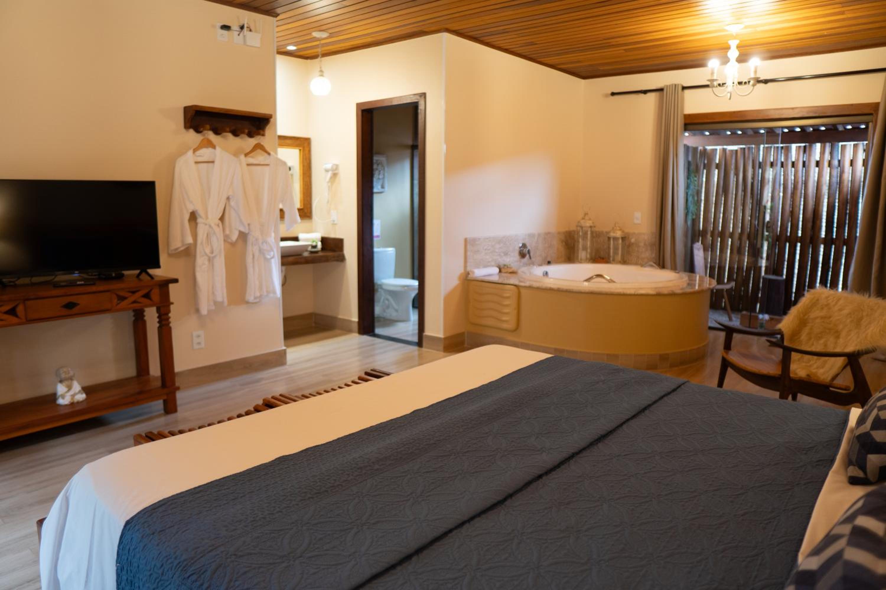 King Suite with Spa Bath photo 3