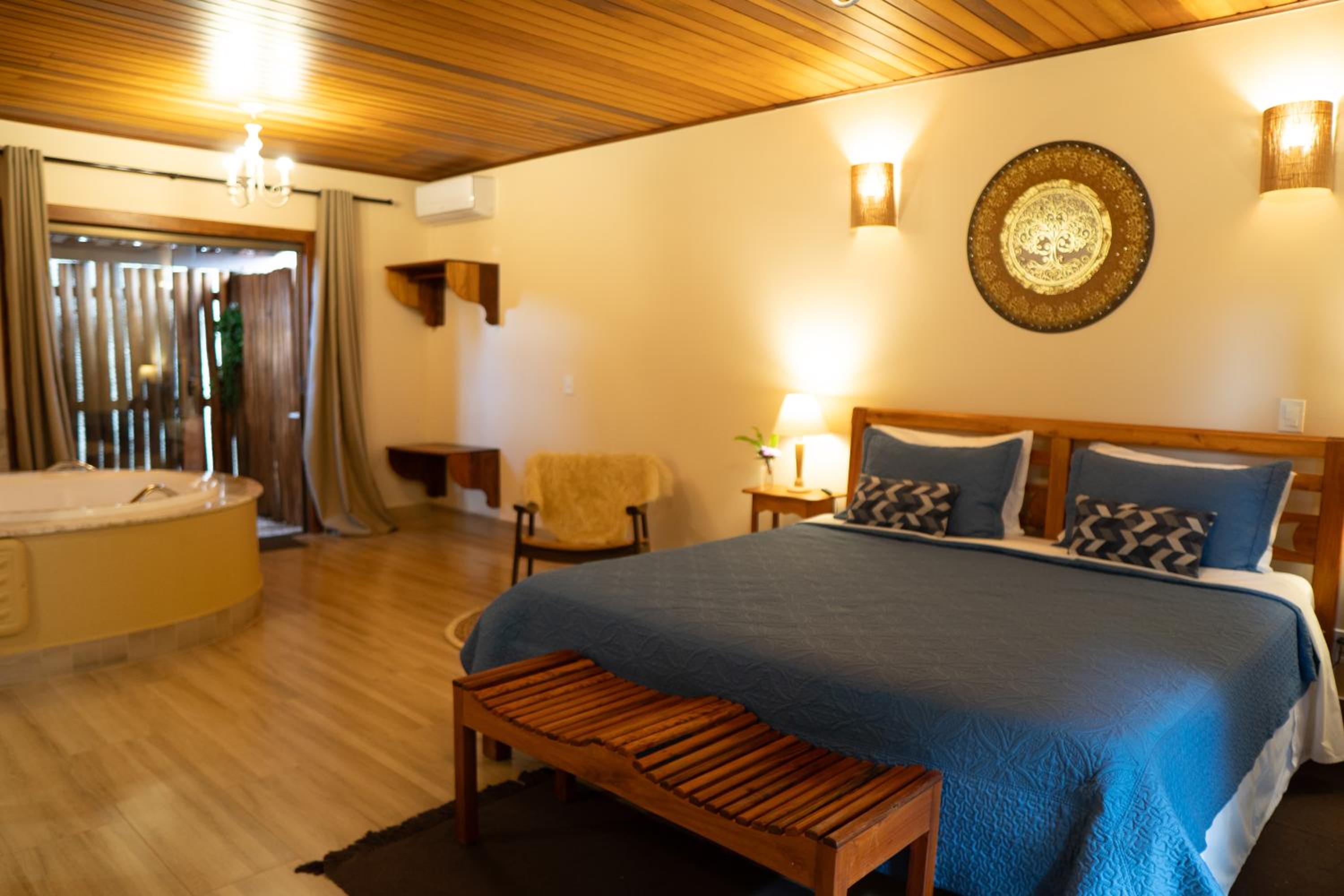 King Suite with Spa Bath photo 2