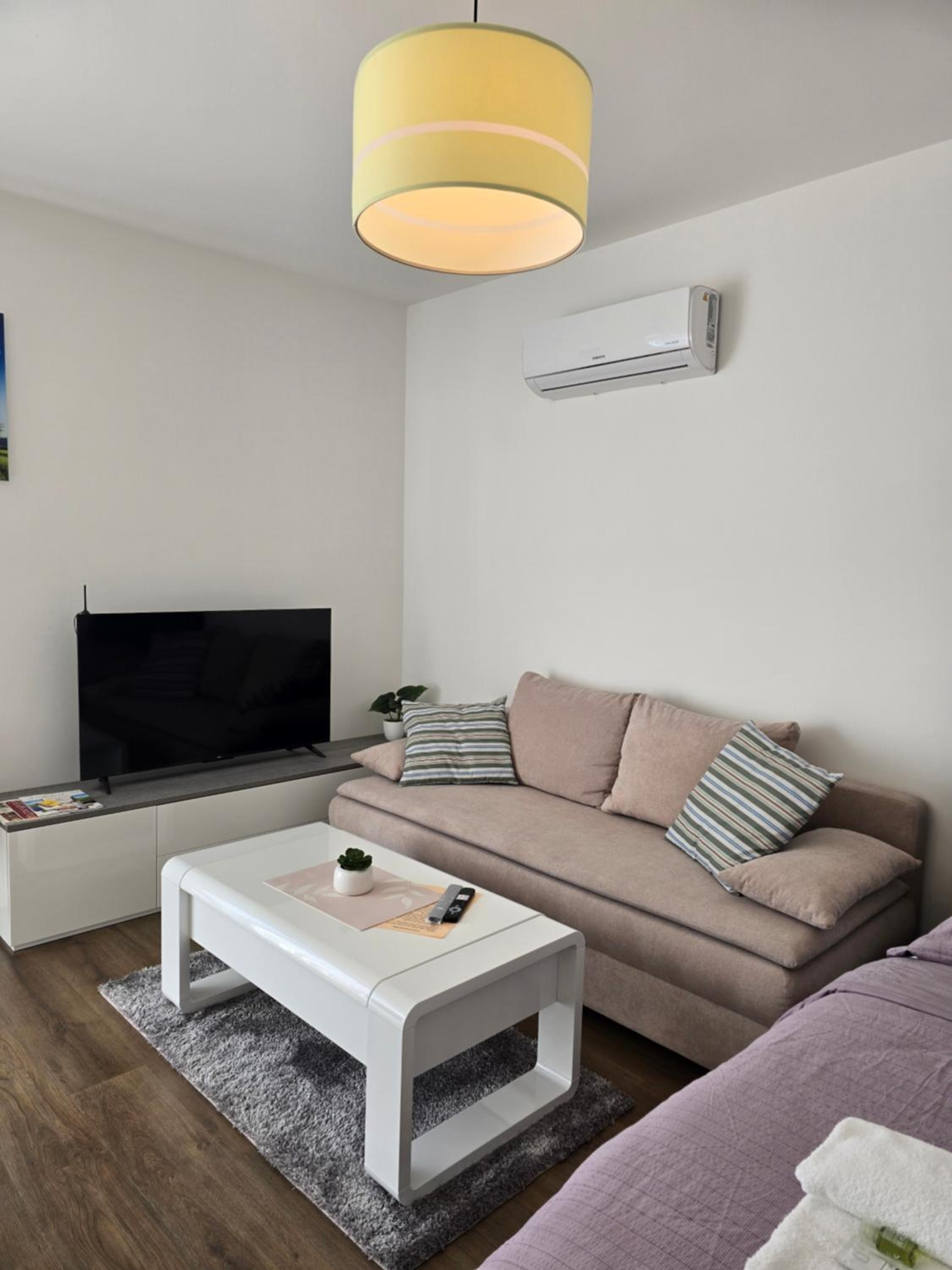Apartment with Balcony photo 2
