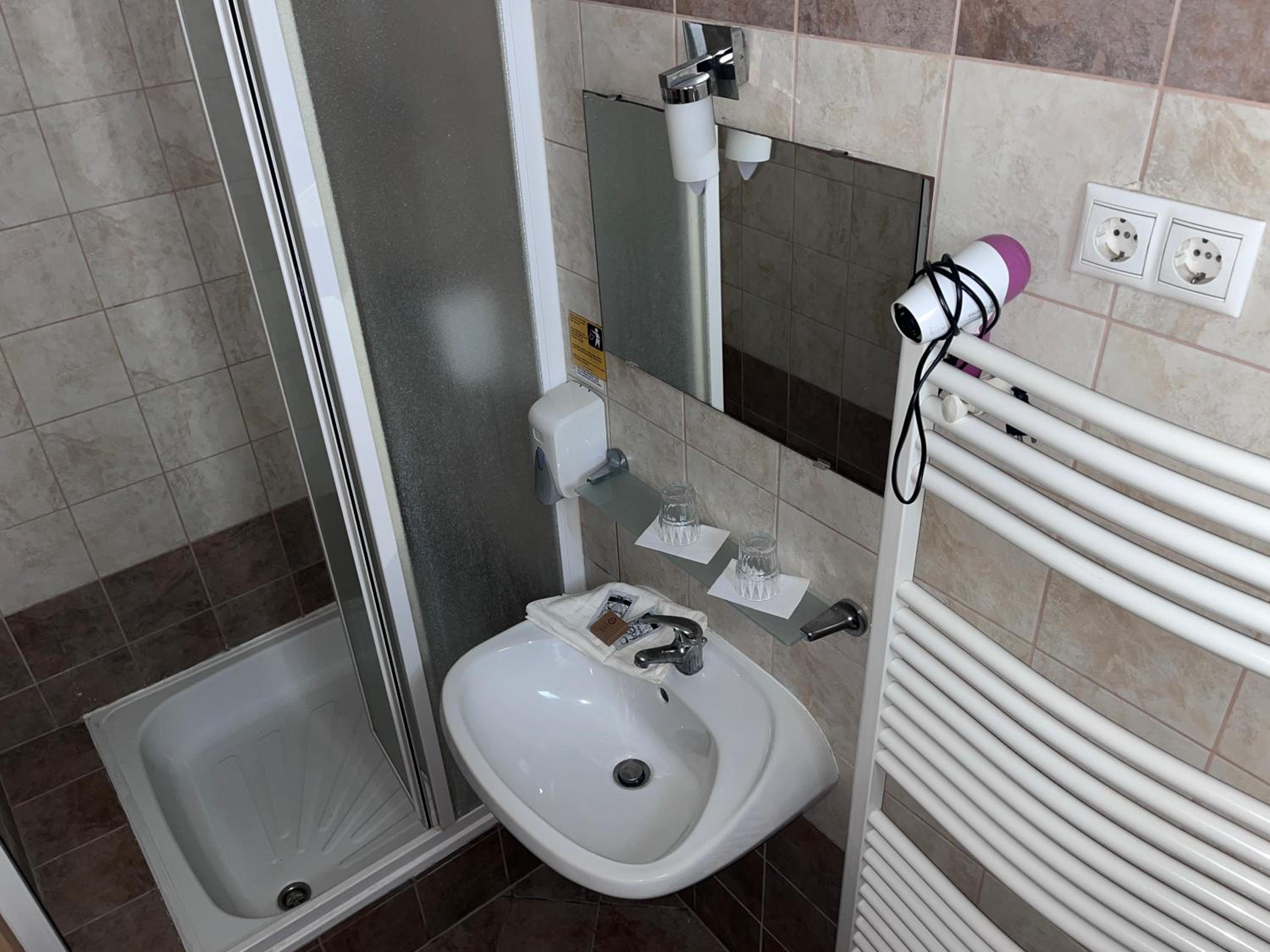 Standard Triple Room - Photo 6