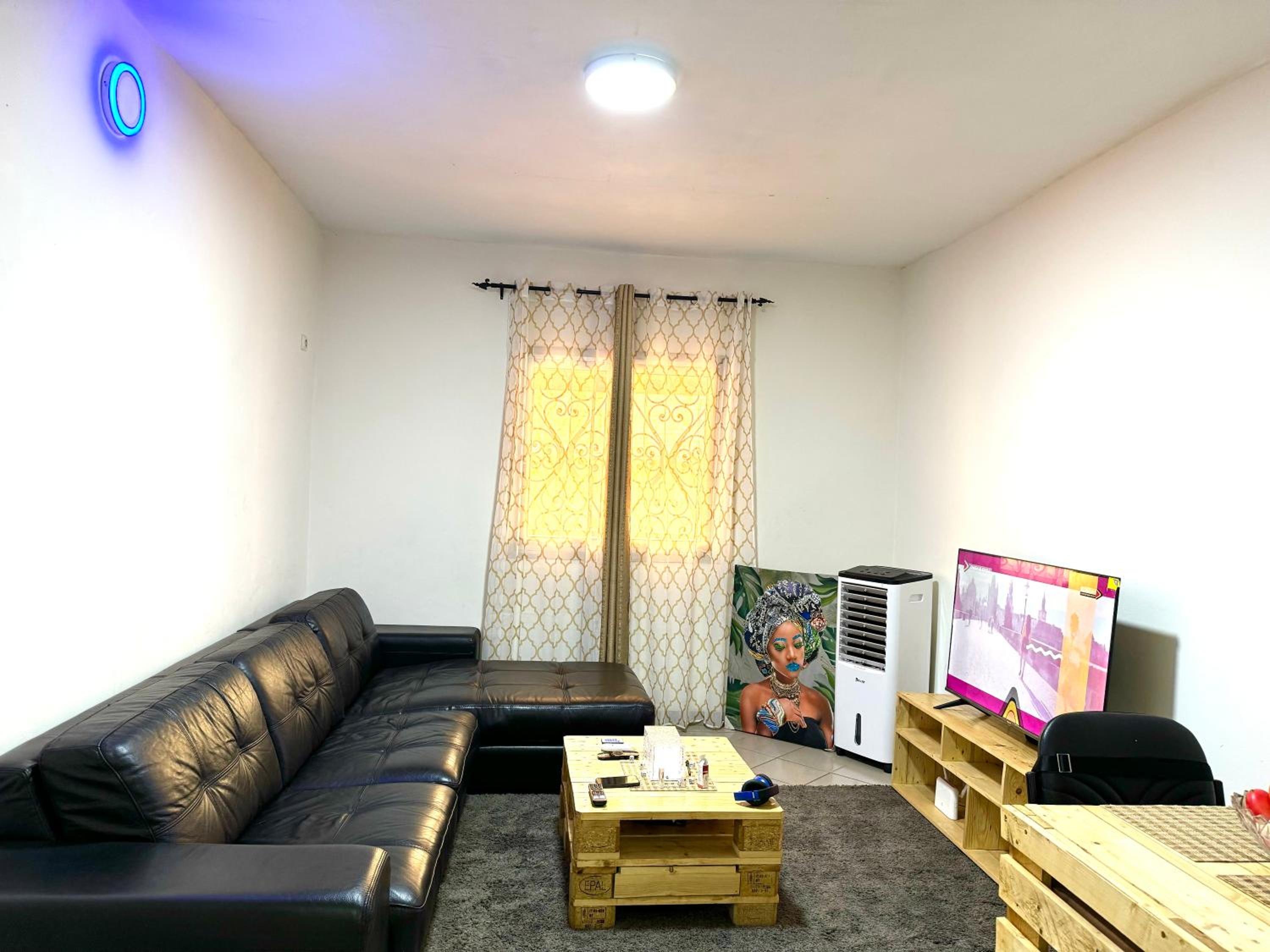 One-Bedroom Apartment photo 1