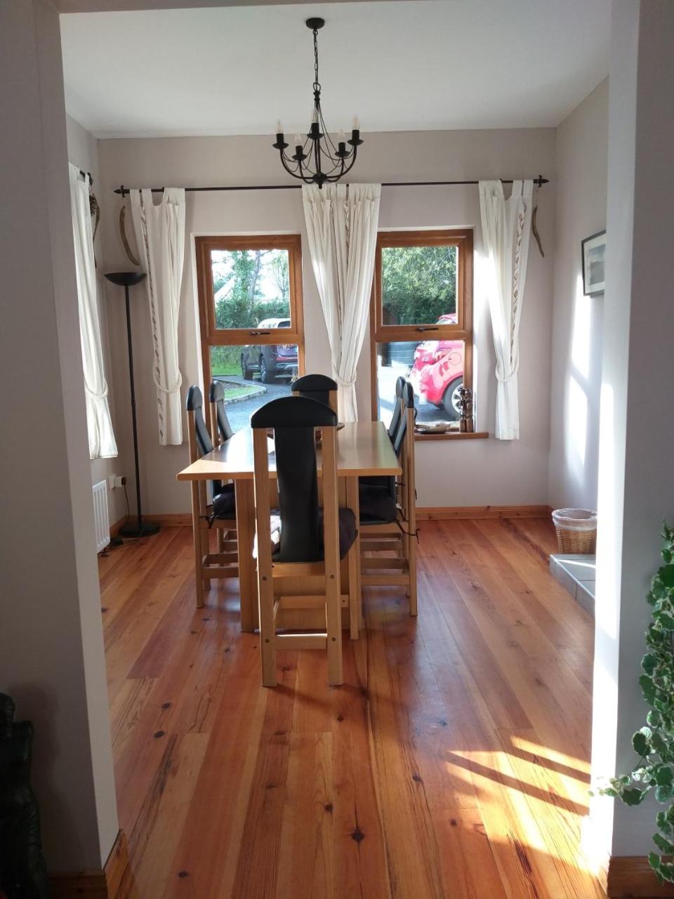 Three-Bedroom House photo 2