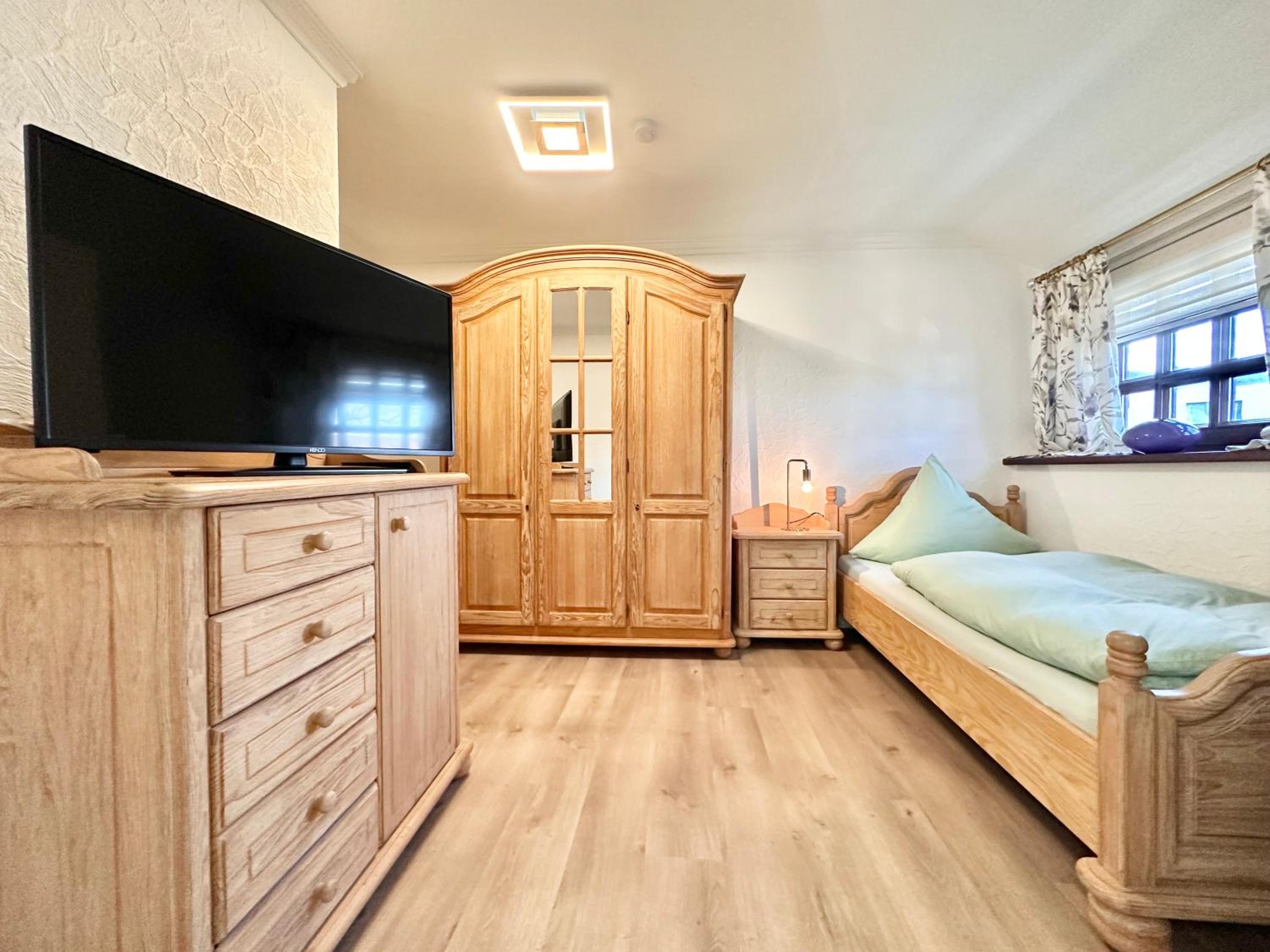 Single Room with Bathroom photo 3