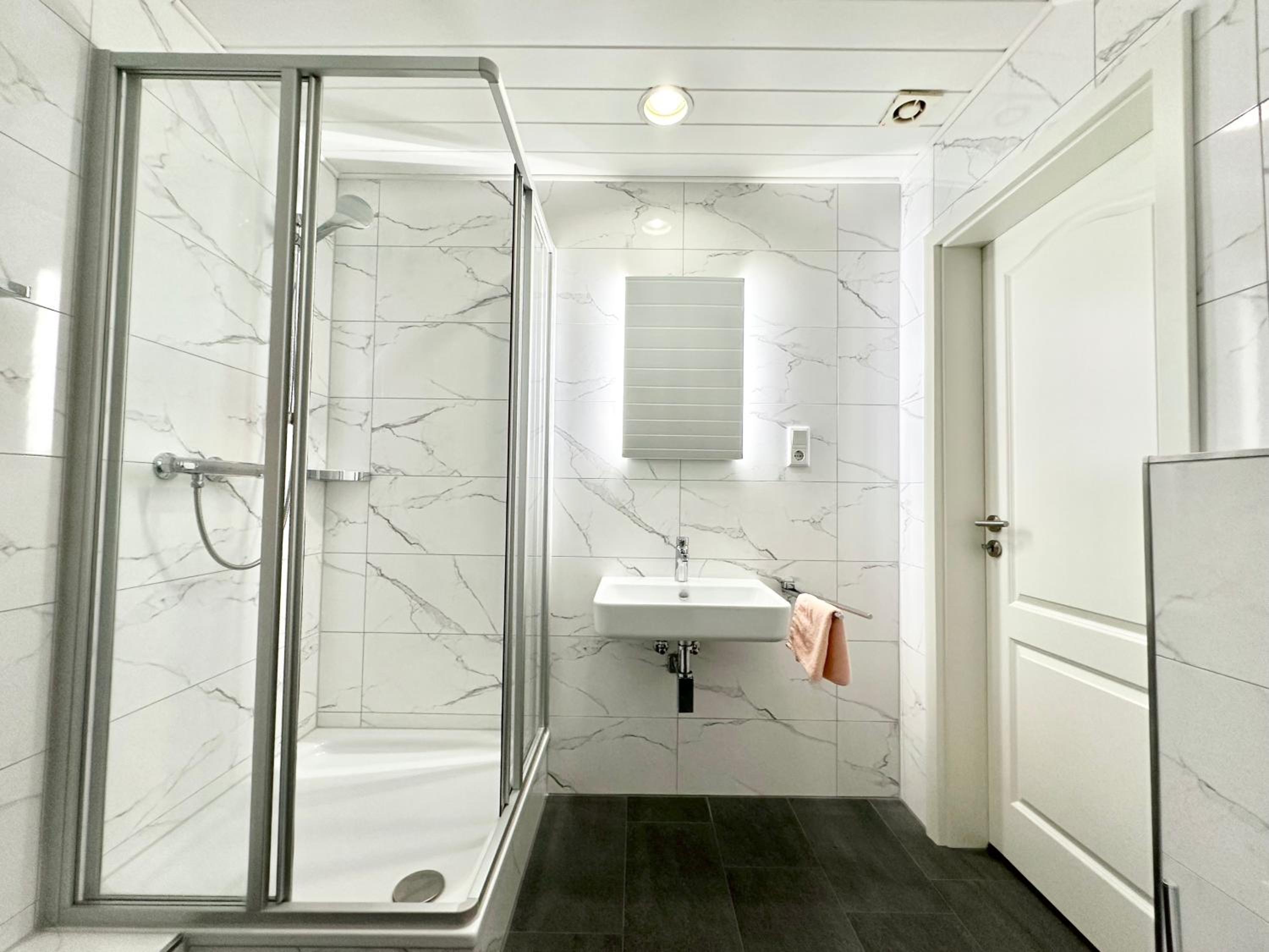 Single Room with Bathroom photo 3