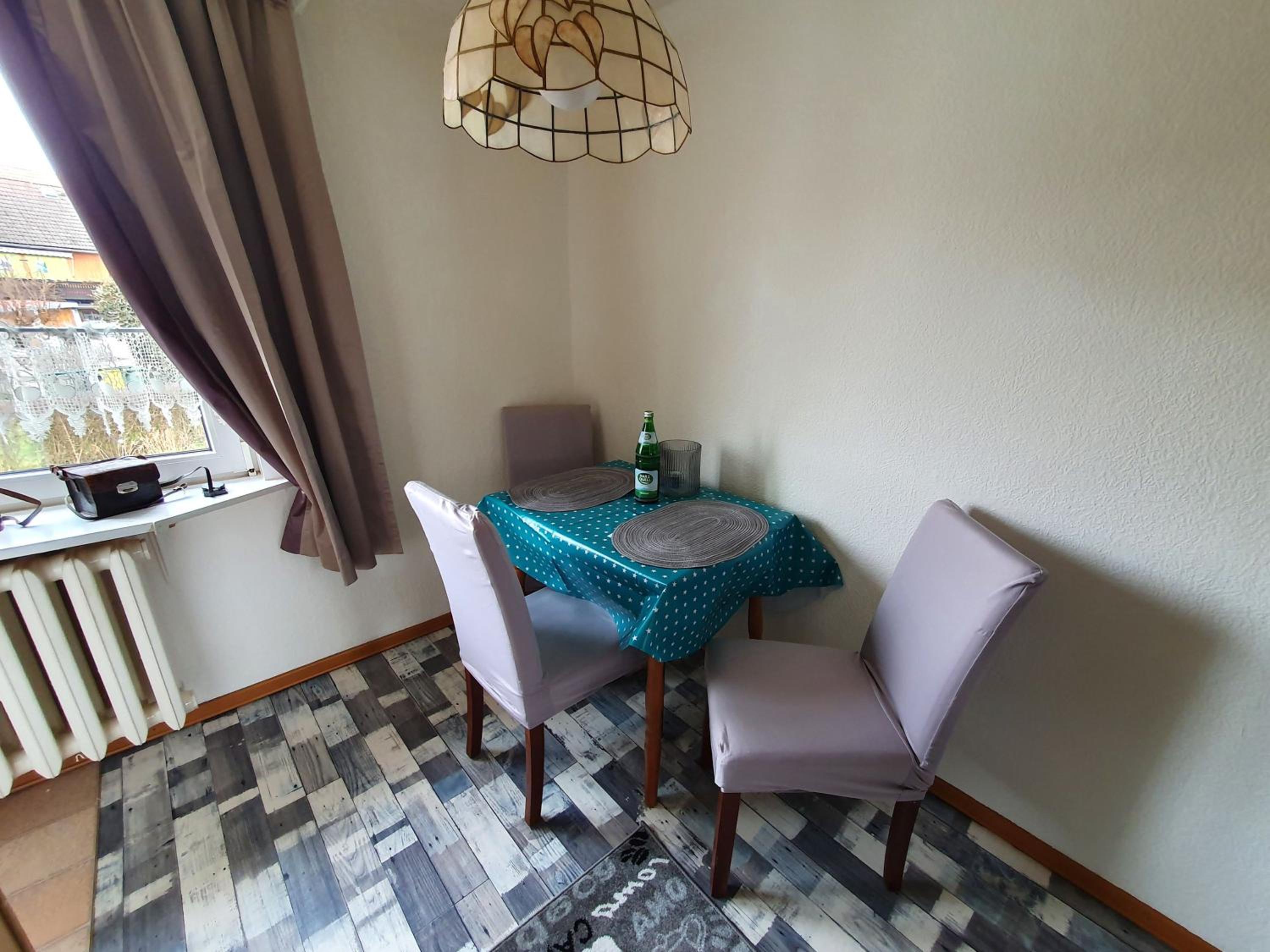 Three-Bedroom Apartment with Shower photo 3