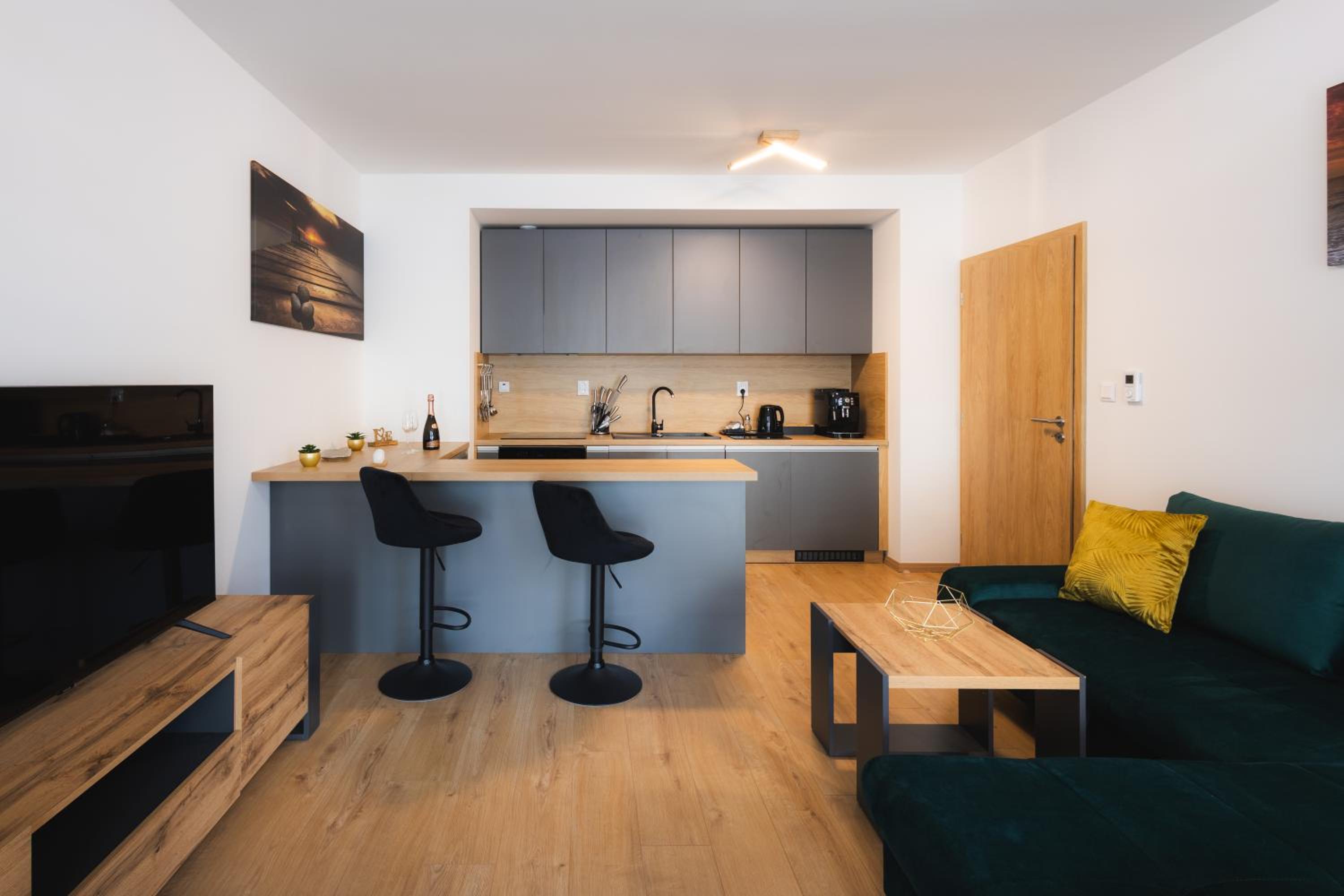 Apartment with Balcony photo 1