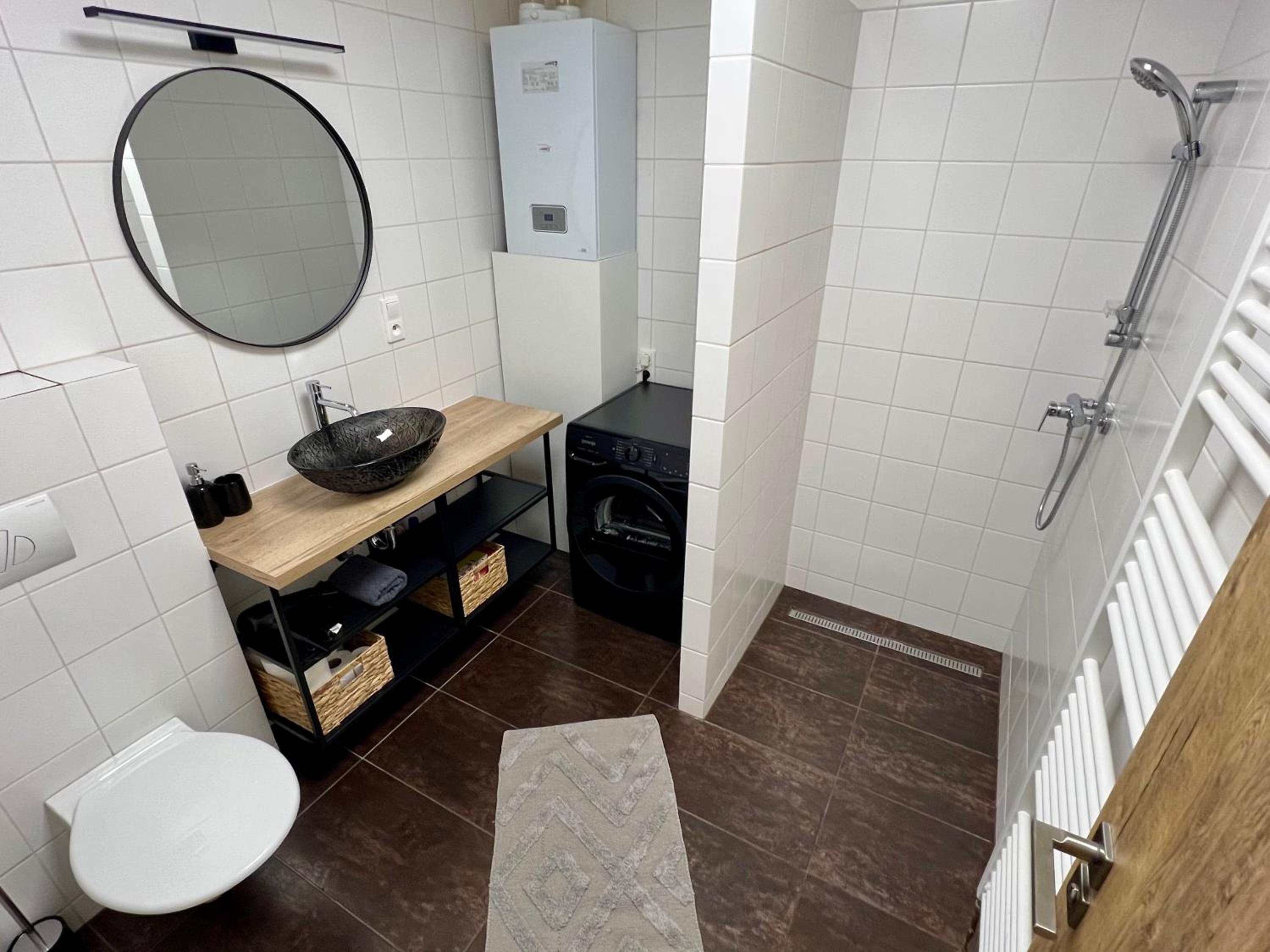 One-Bedroom Apartment photo 2