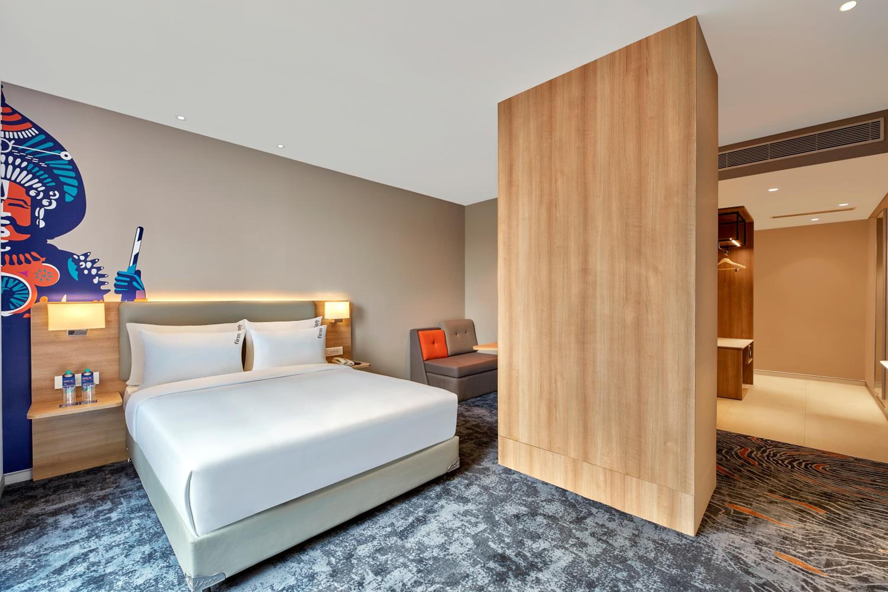 Queen Suite - Photo 1
