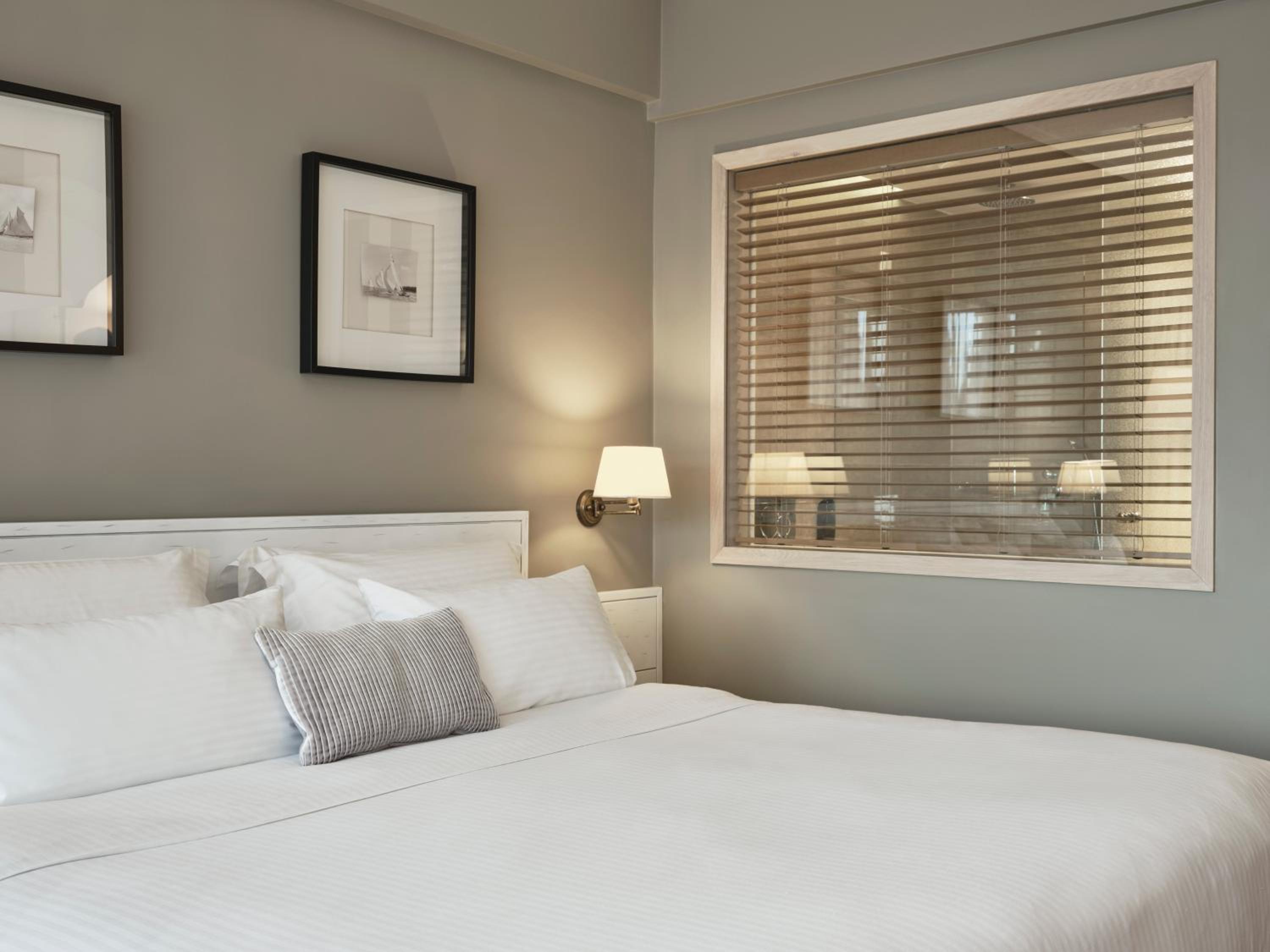 Premium Double or Twin Room thumbnail 6