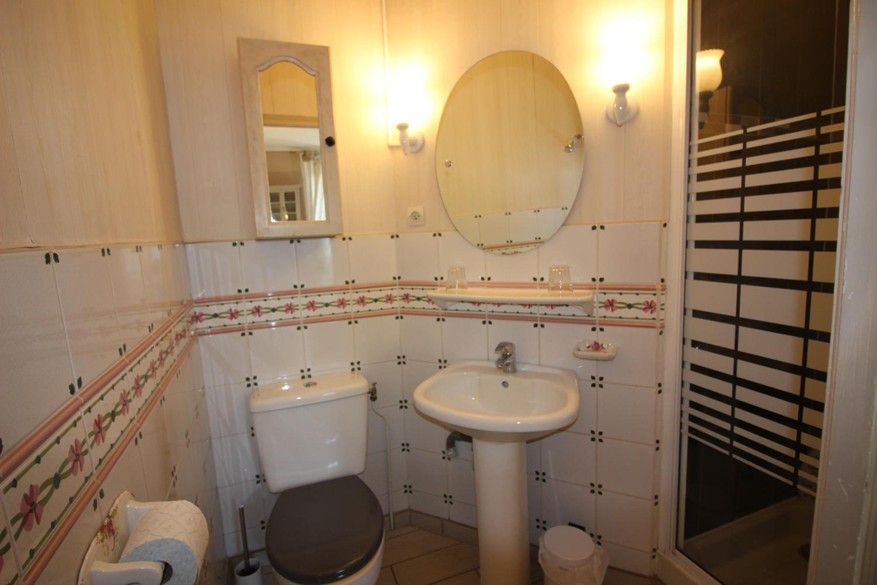 Standard Double Room - Photo 2