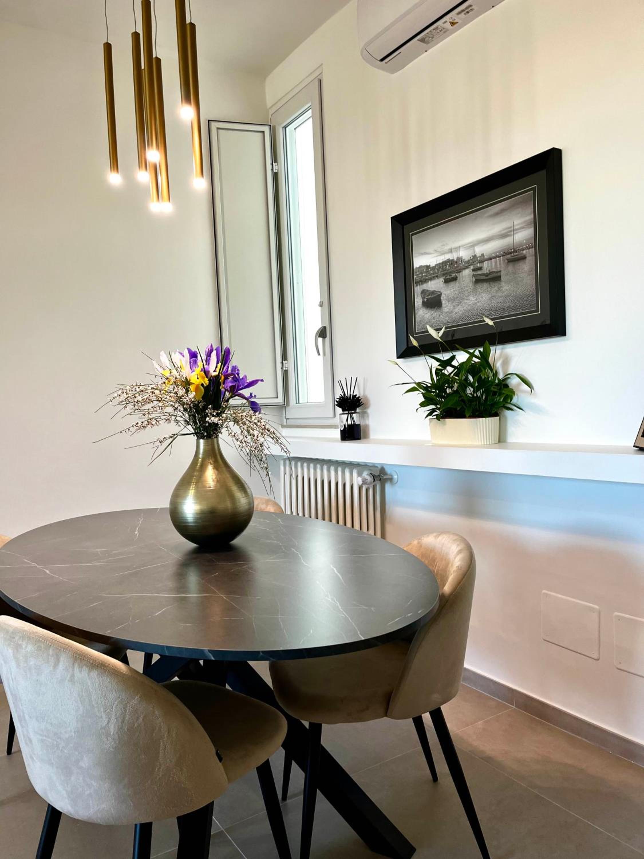 One-Bedroom Apartment - Photo 2