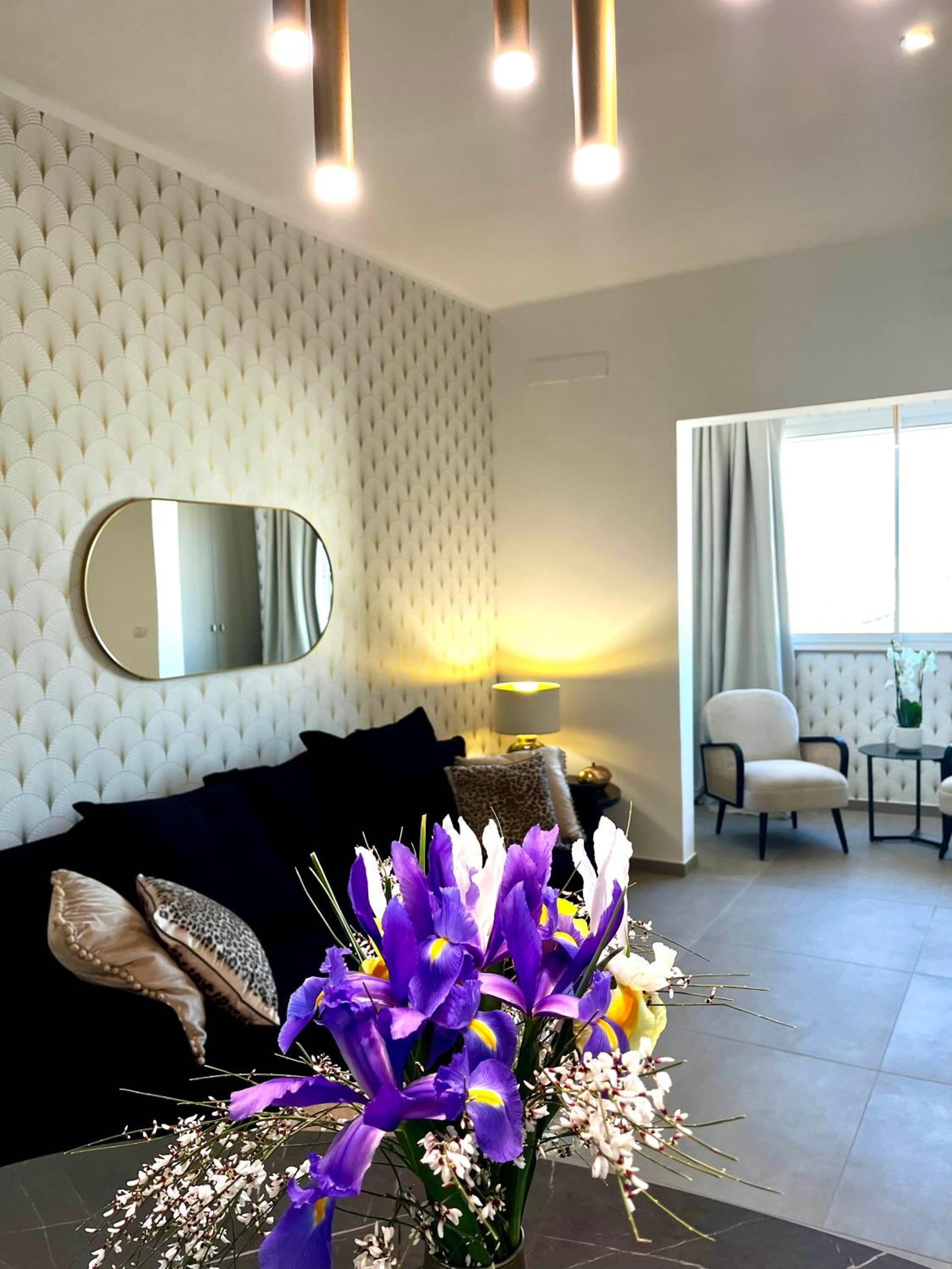 One-Bedroom Apartment - Photo 1