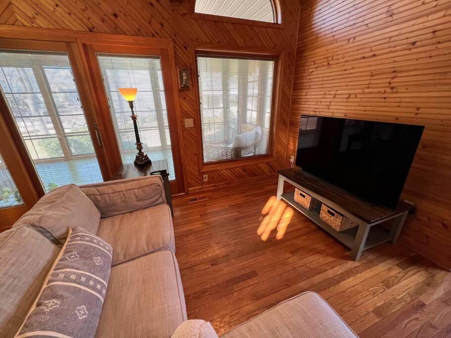 Family Room with Mountain View photo 1