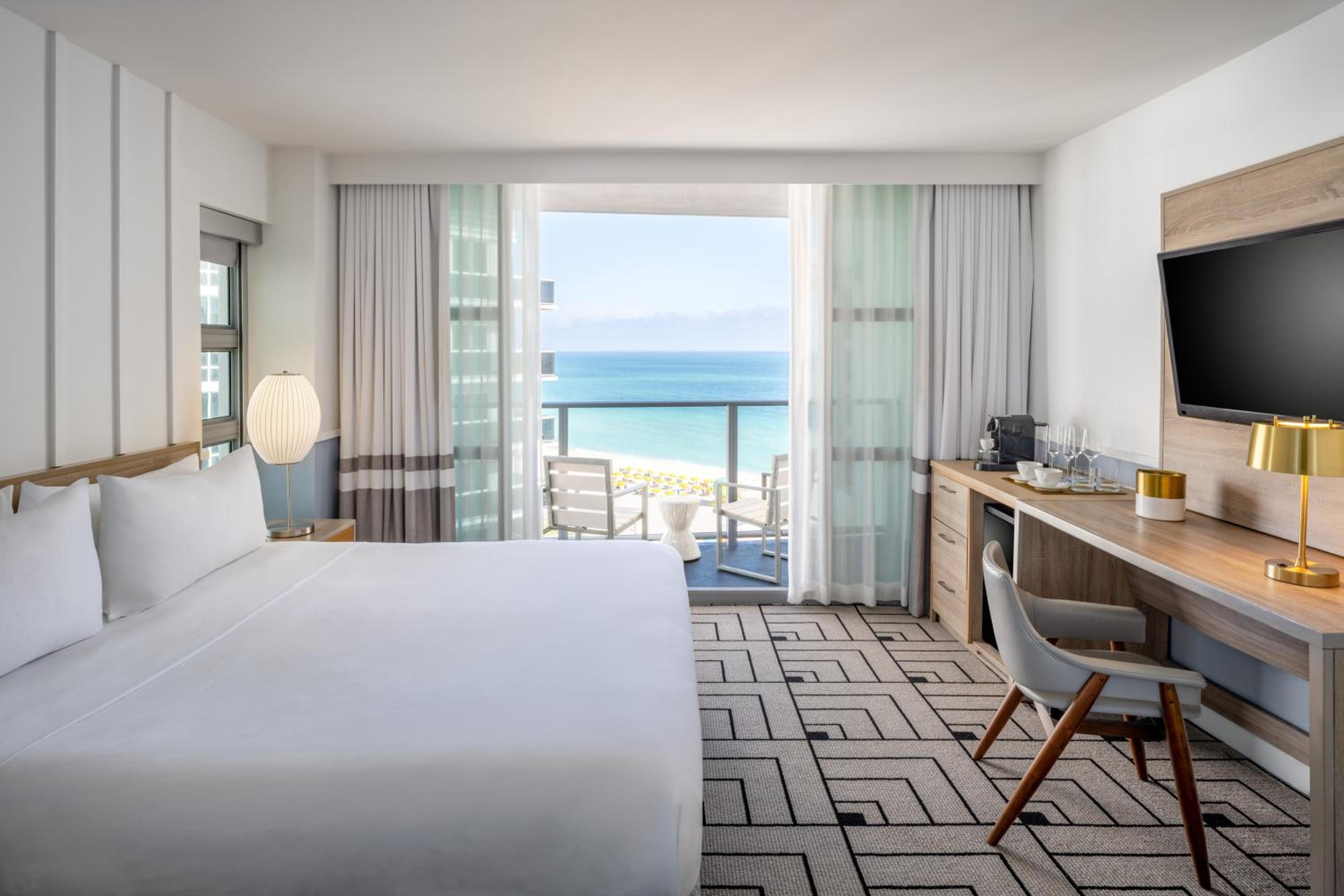 One-Bedroom Premium King Suite with Sofa Bed - Oceanfront - Photo 1