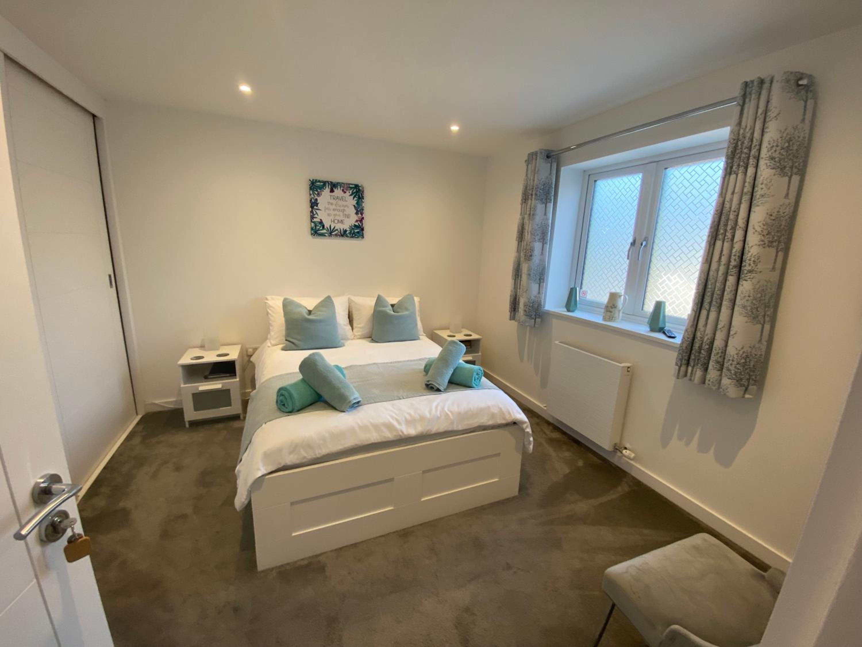 Deluxe Double Room (2 Adults + 1 Child)