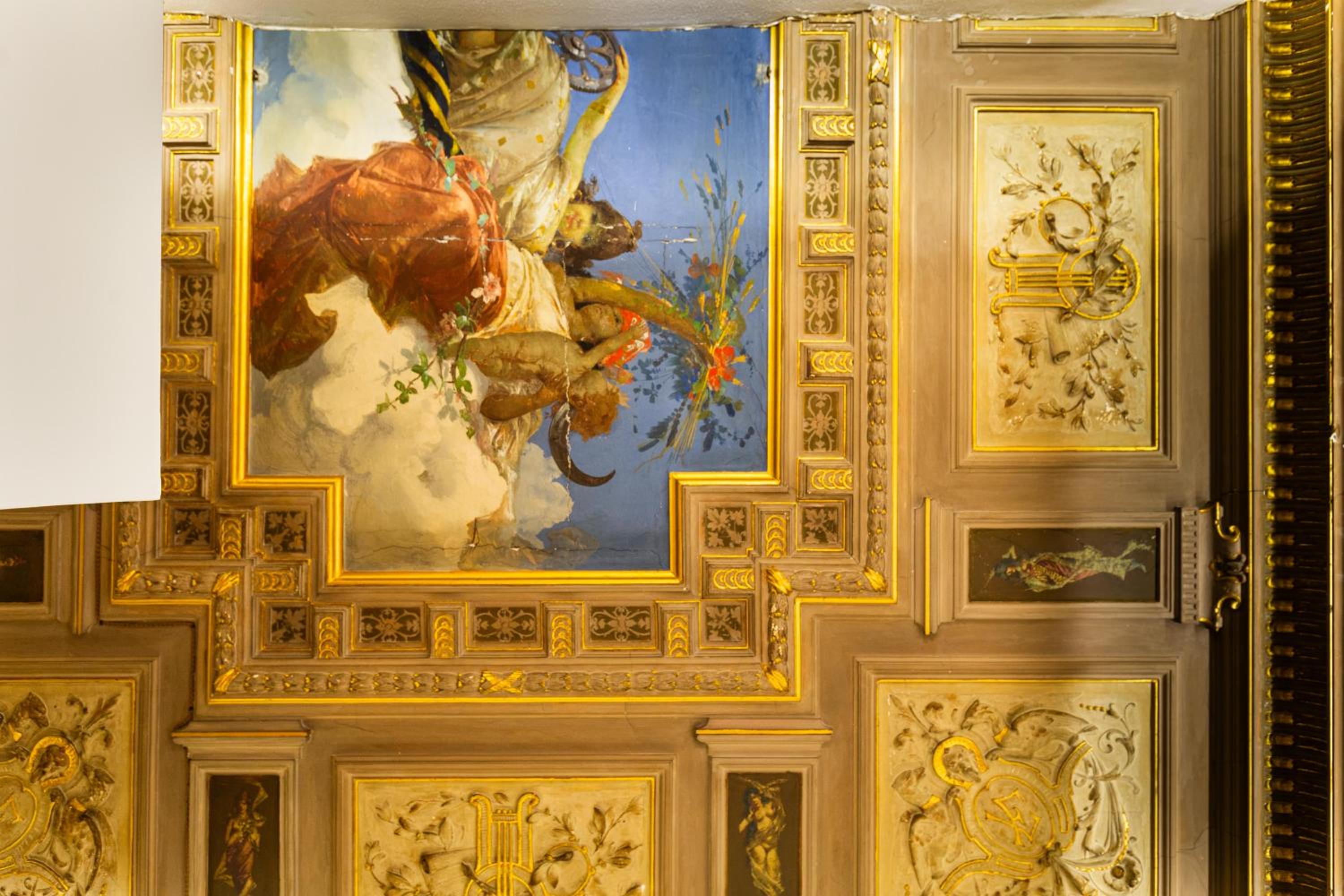 Queen Room with Balcony photo 3