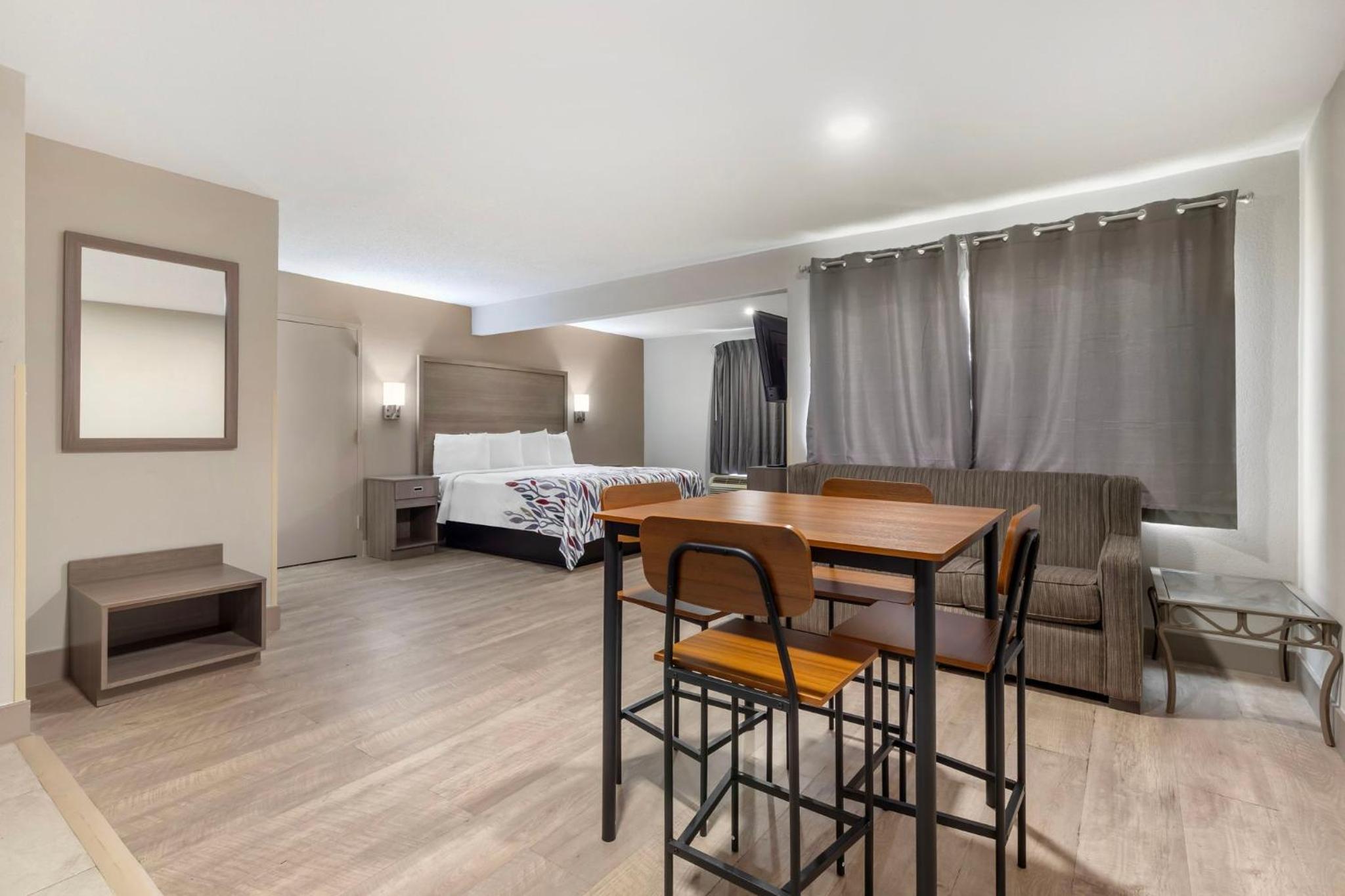 Suite King Room with Kitchenette Non-Smoking - Photo 2