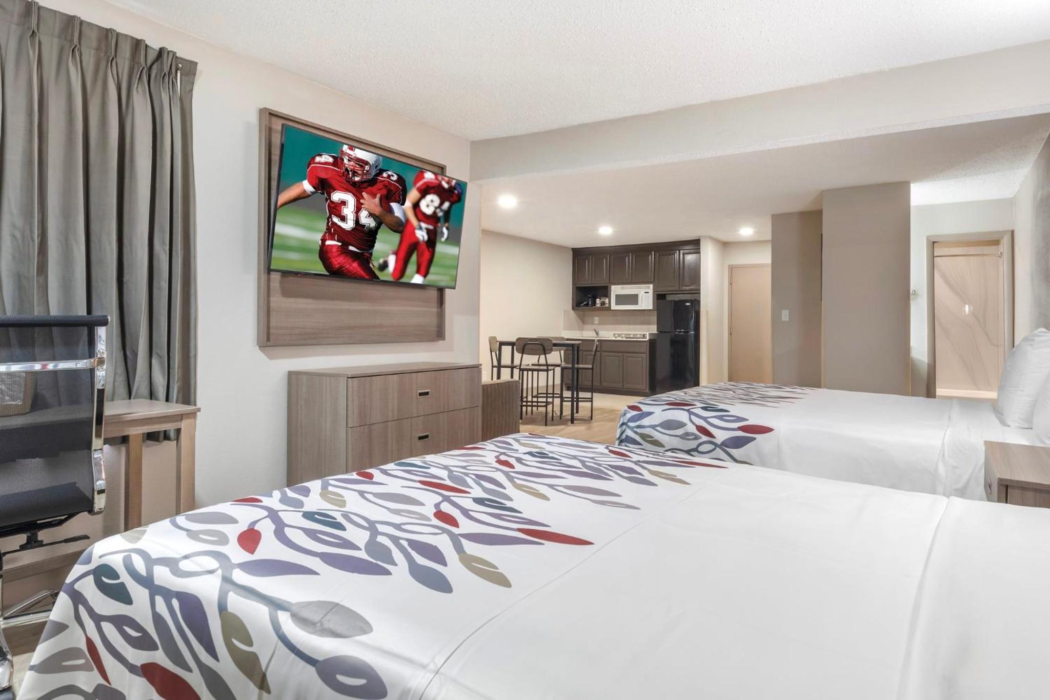 Suite with Two Double Beds Smoking - Photo 3