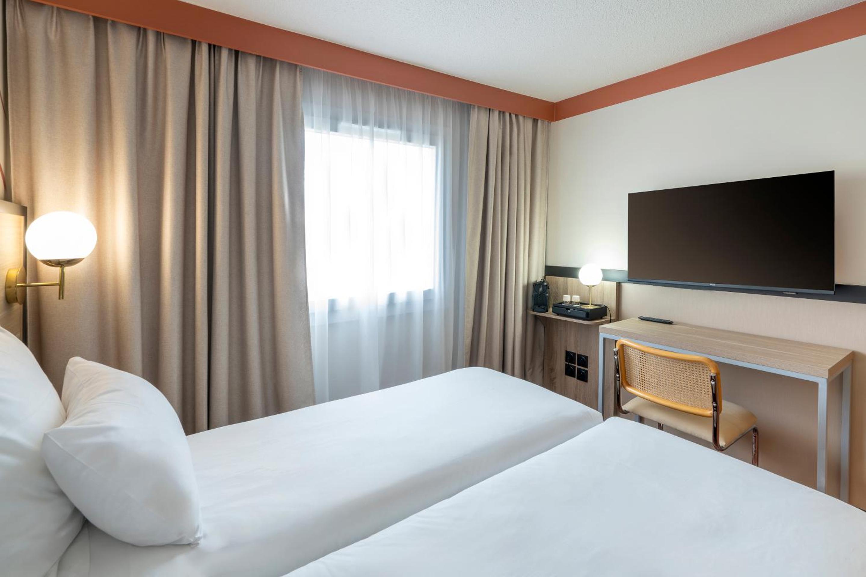 Standard Twin Room - Non-Smoking - Photo 4