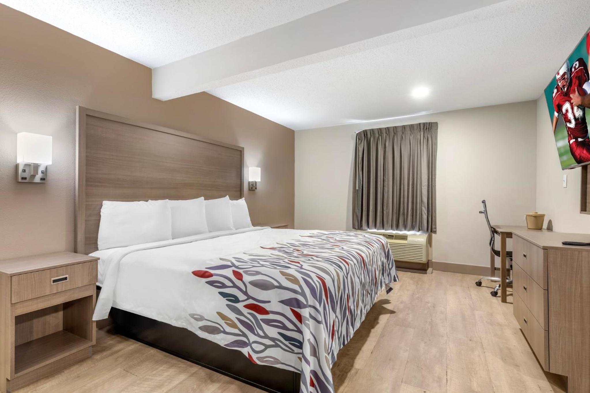 Suite King Room with Kitchenette Non-Smoking - Photo 1