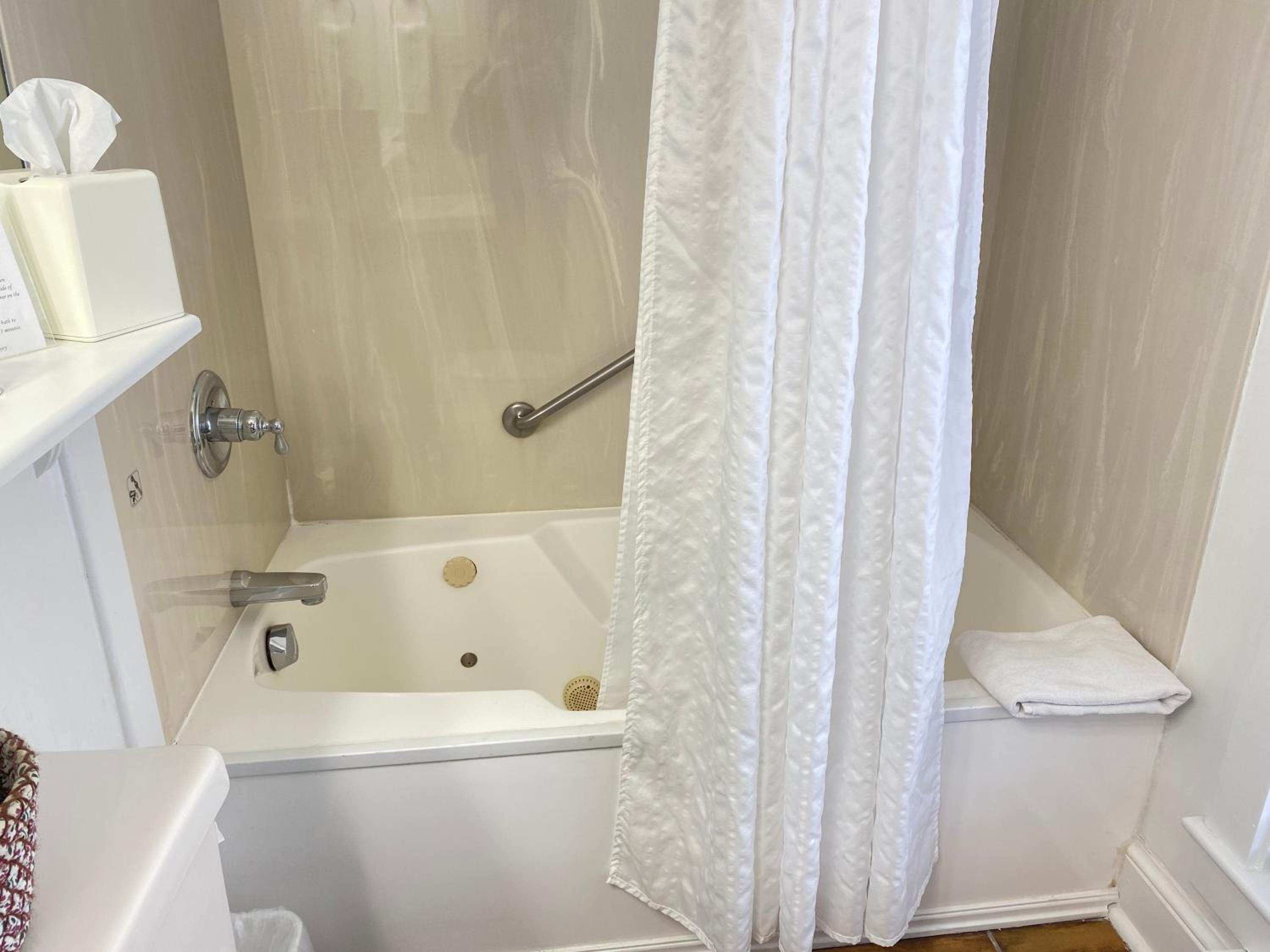 King Room with Spa Bath photo 2