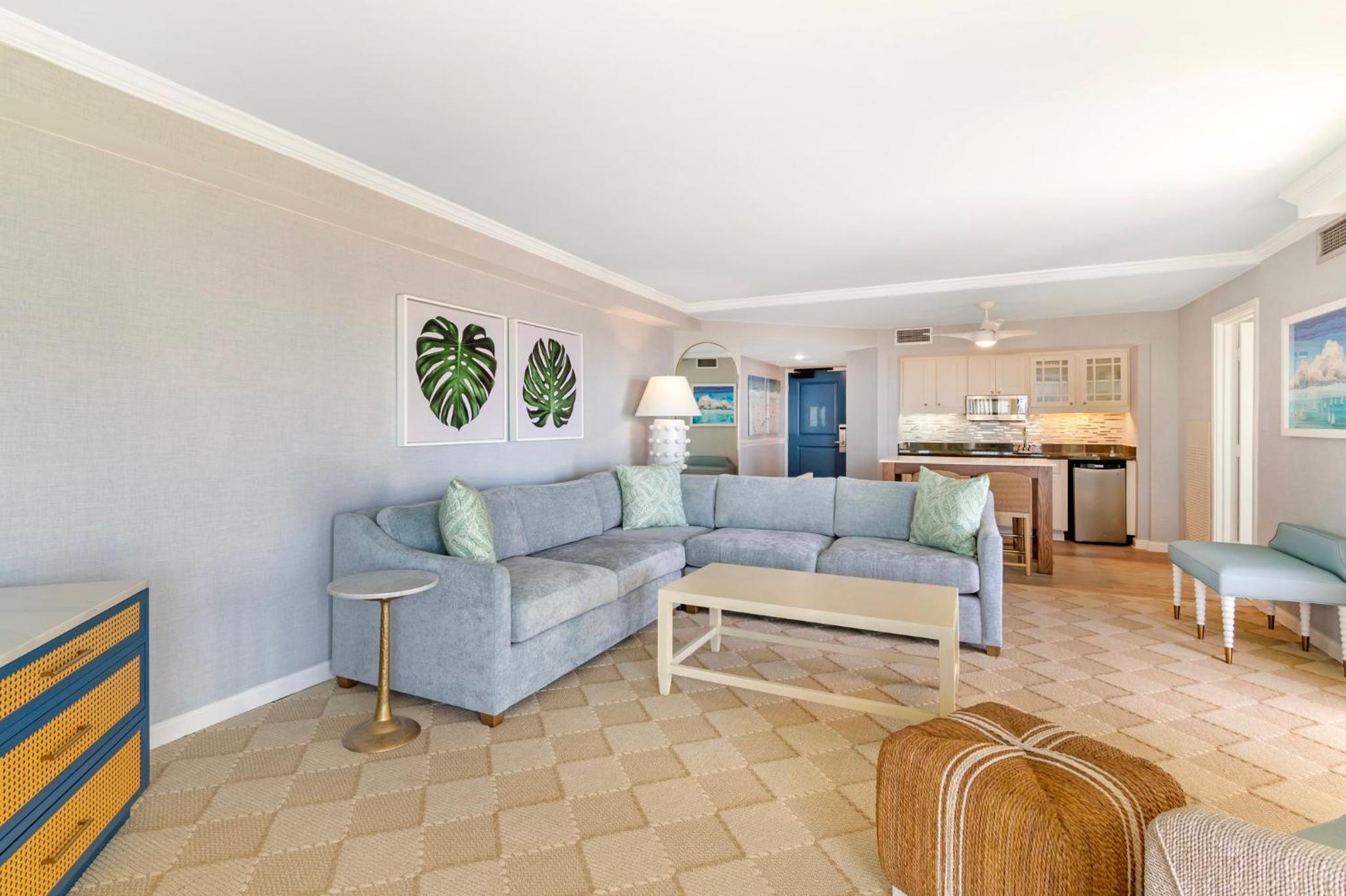 Luxury Oceanfront King Suite thumbnail 6