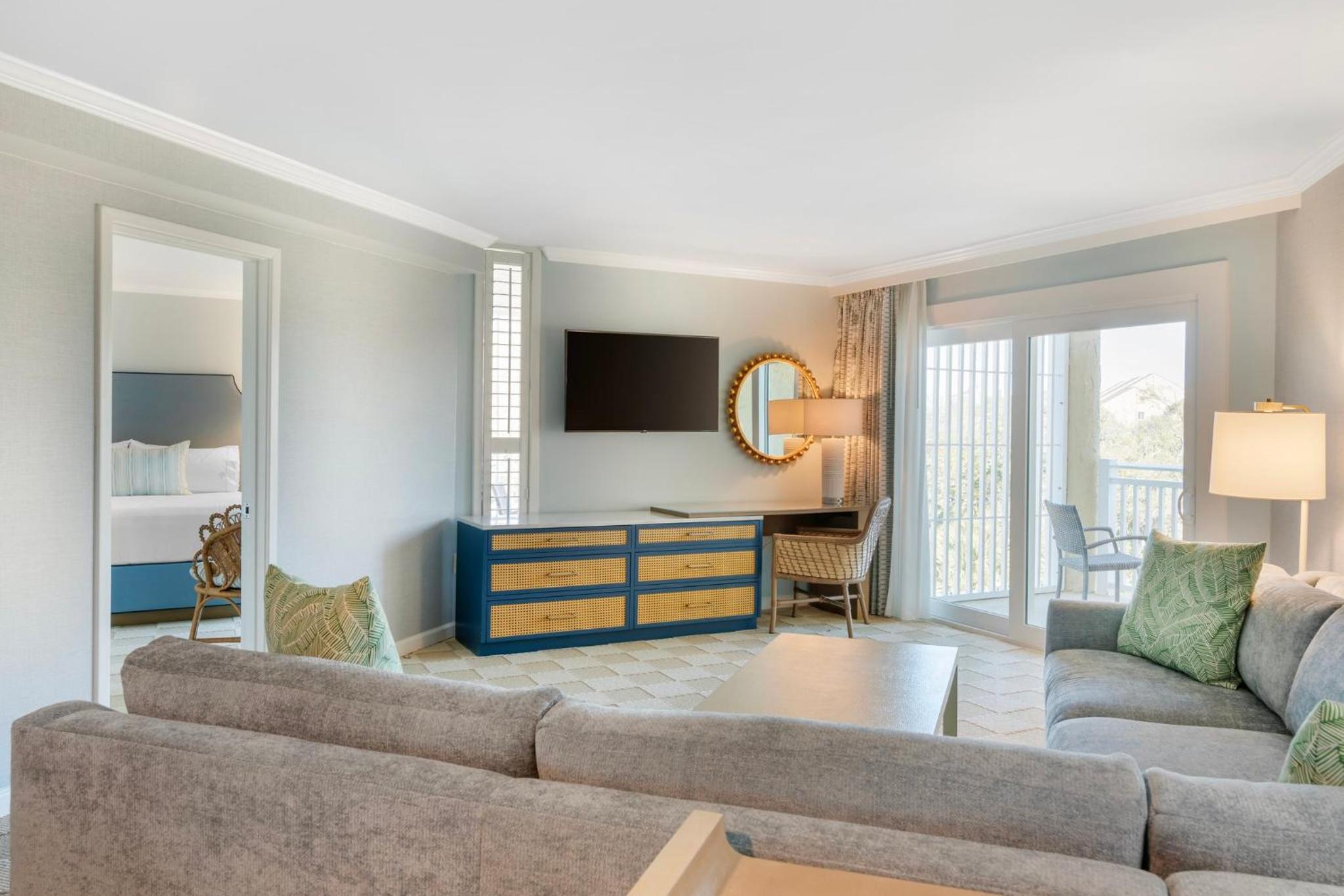 ADA Island Suite with Roll in Shower 1 King Bed thumbnail 5