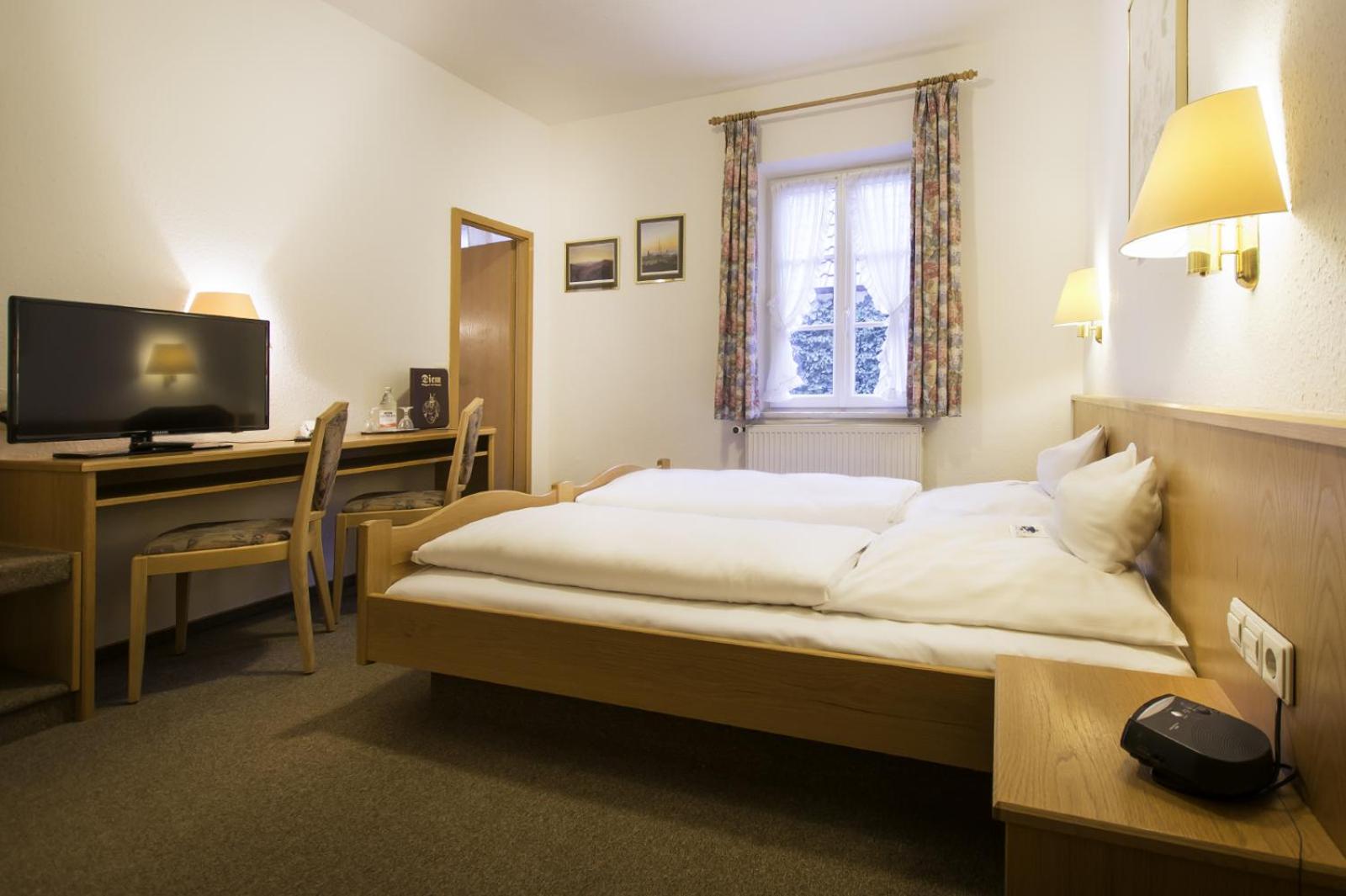 Double Room - Photo 8